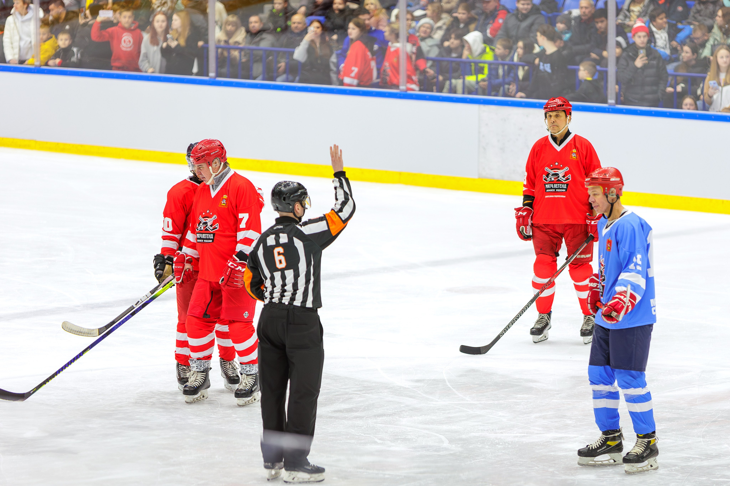 Первый матч Легенд в 2025 году. Выпускные альбомы и школьный фотограф в Подольске, Троицке, Щербинке, Москве и Московской области