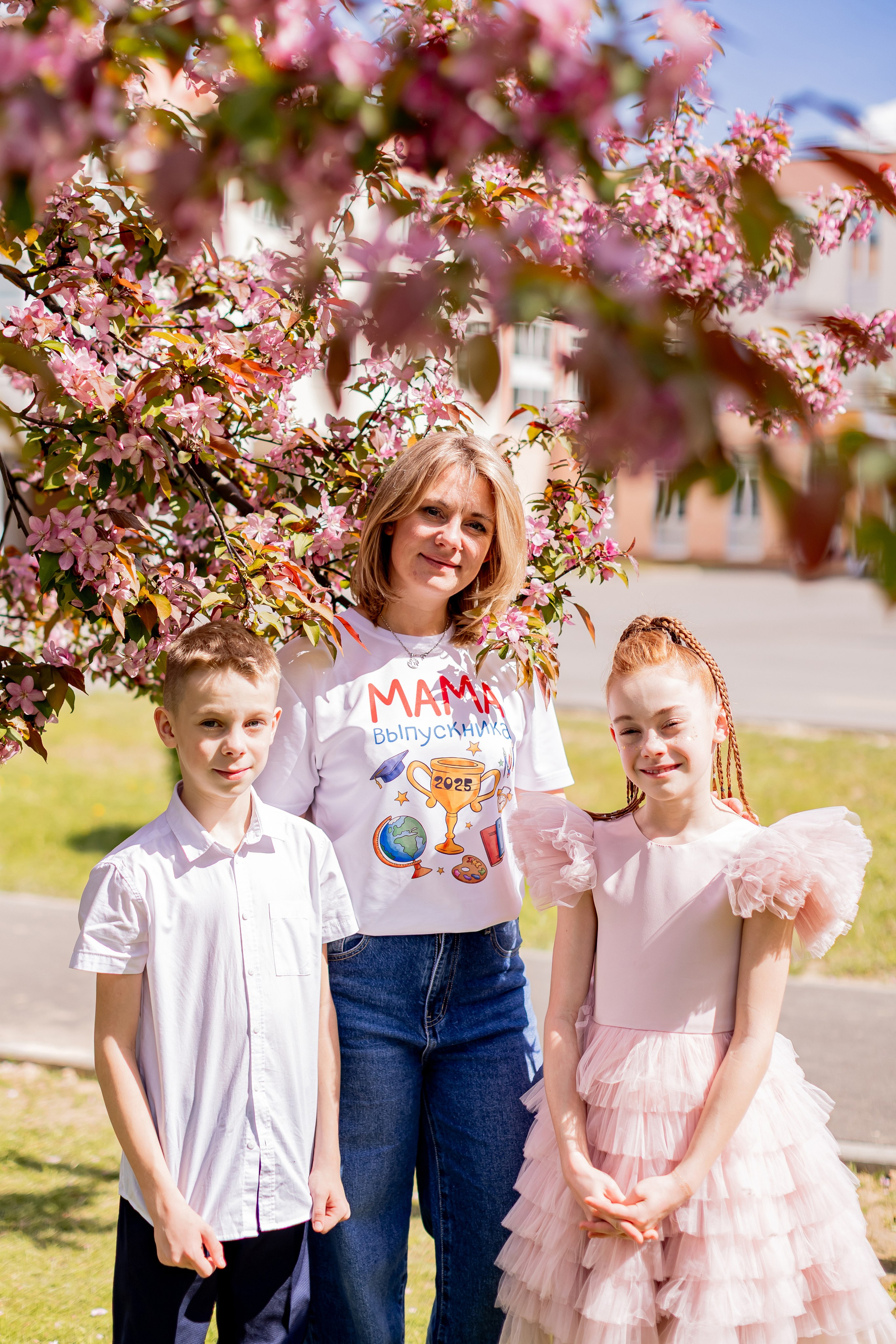 Выпускной в начальной школе на улице. Фотограф и видеограф Москва. Свадебный фотограф, видеограф. Выпускные альбомы. Оживающие альбомы