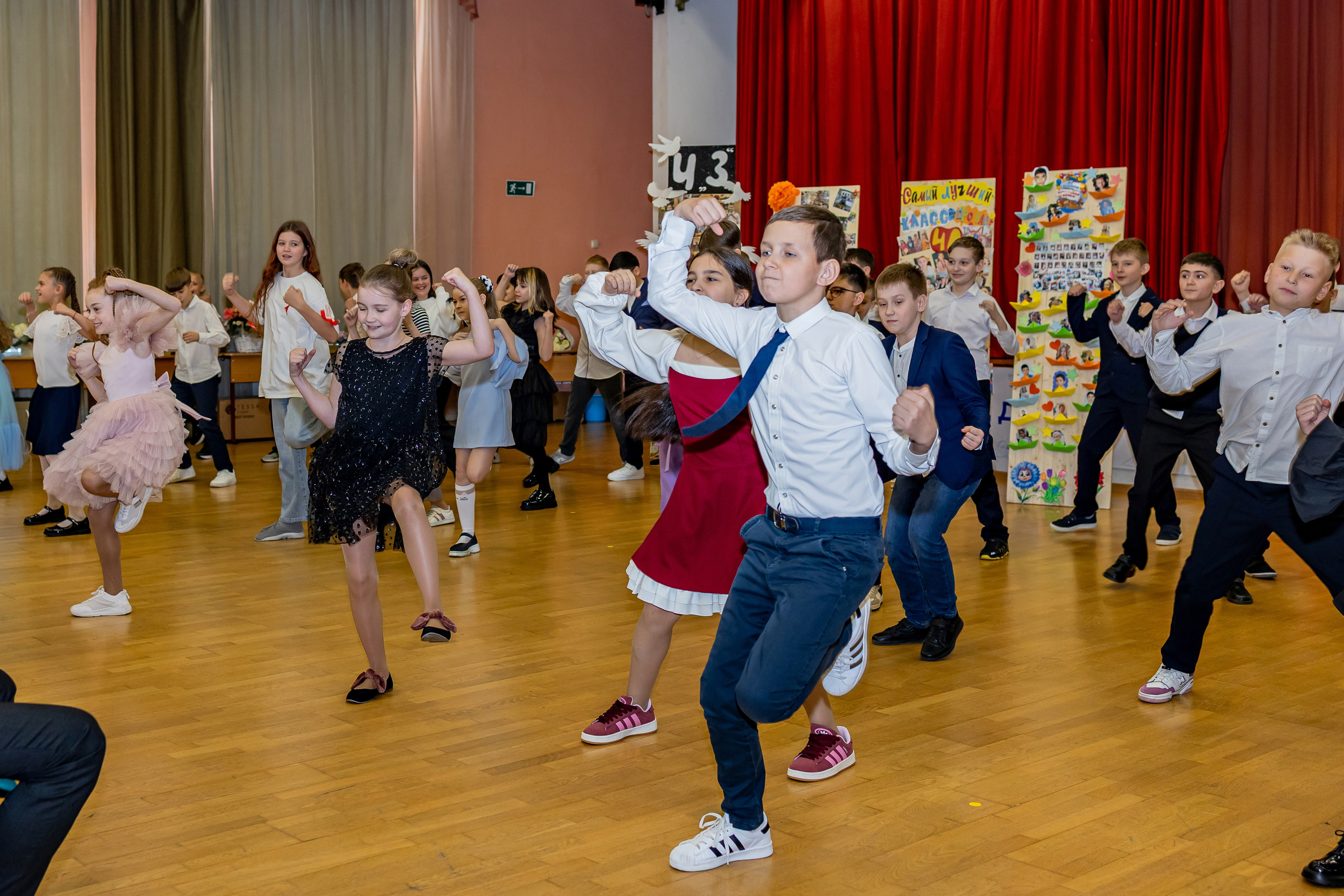 Выпускной праздник в начальной школе. Фотограф и видеограф Москва. Свадебный фотограф, видеограф. Выпускные альбомы. Оживающие альбомы