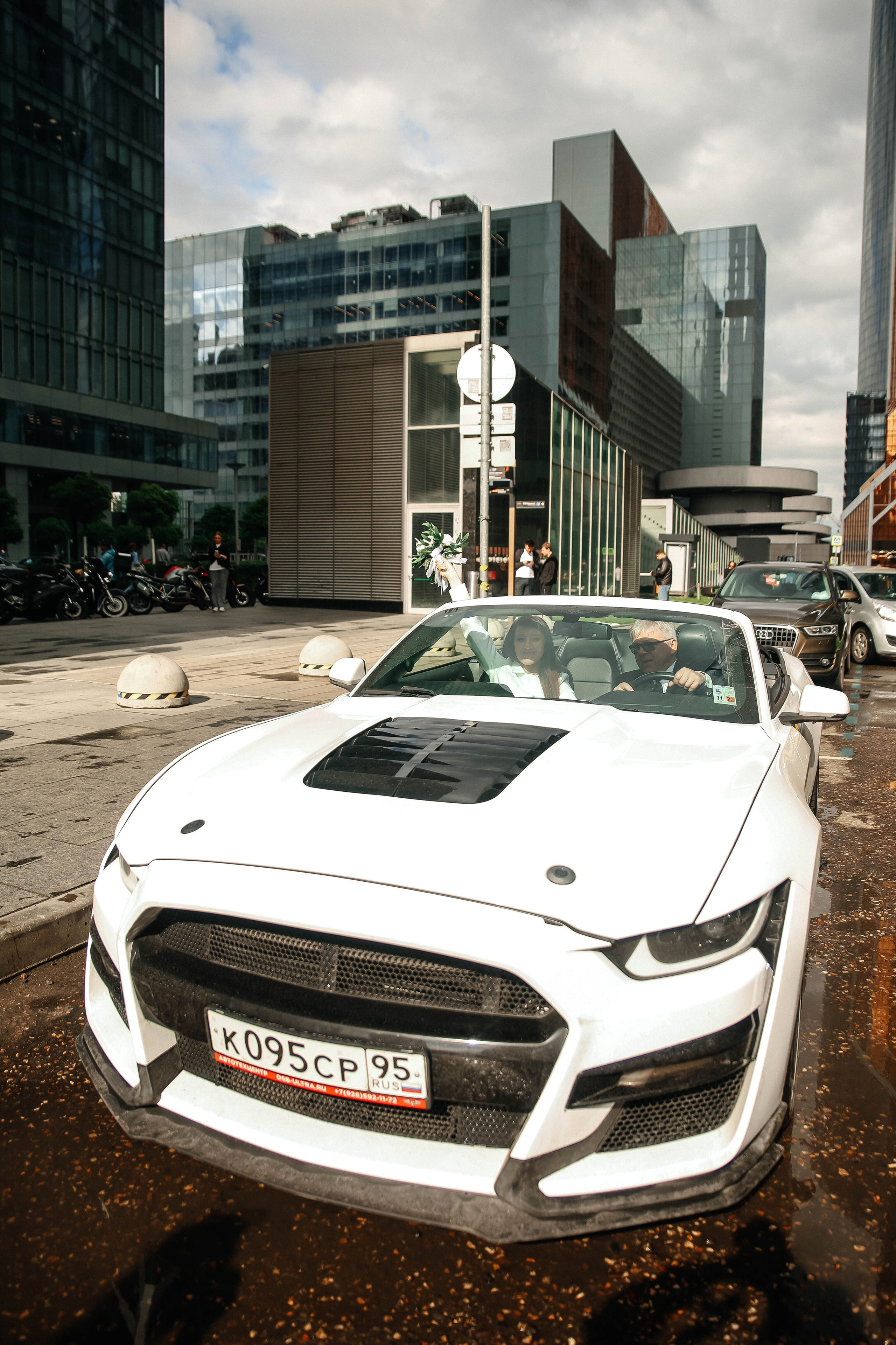 Свадебная фотосессия в Загсе Москва-Сити. Свадебный и семейный фотограф в Москве