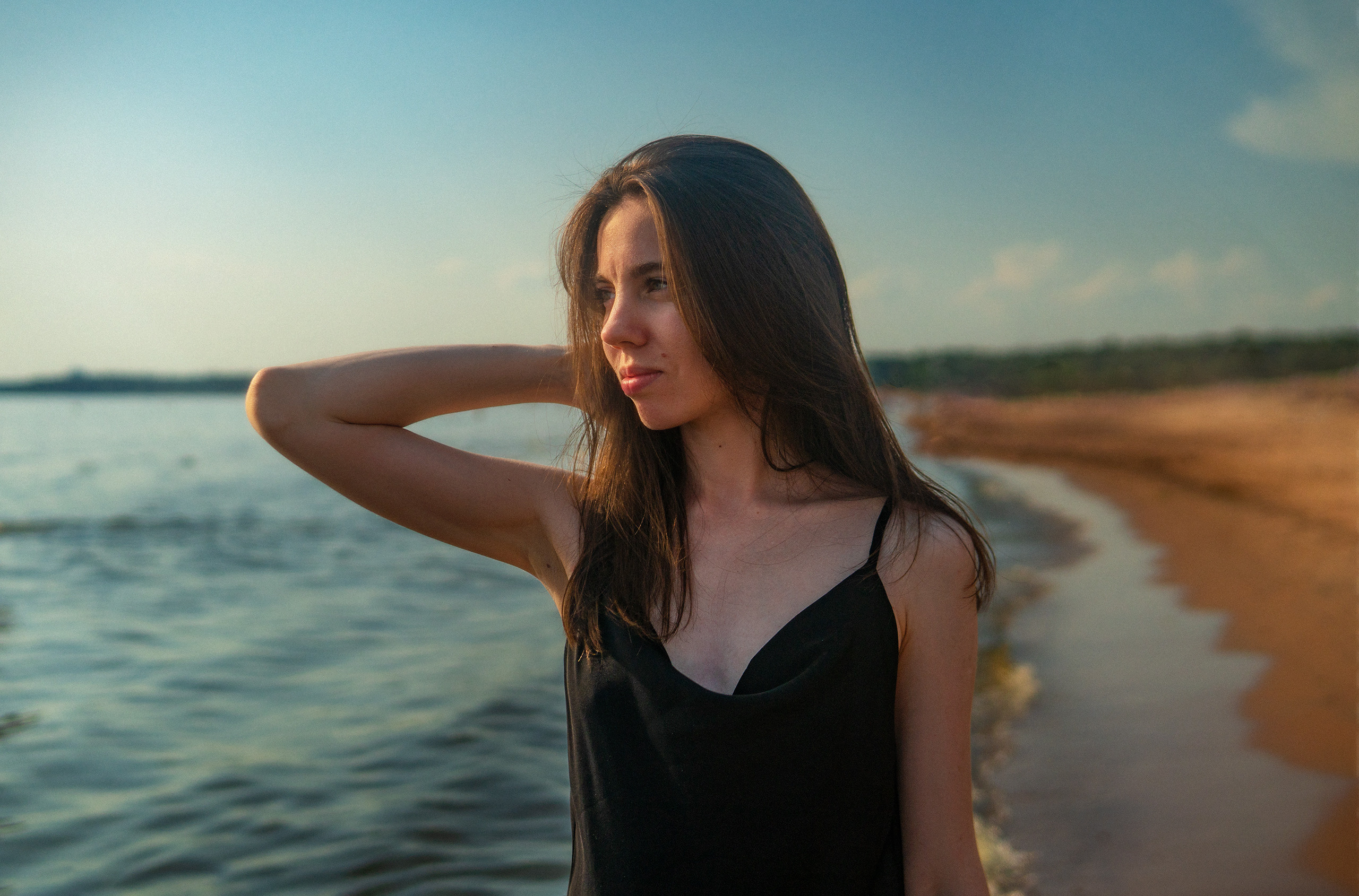 На этом уроке помимо обработки, вы научитесь делать лучи солнце и легкое сведение, которое придает легкости фотографии.