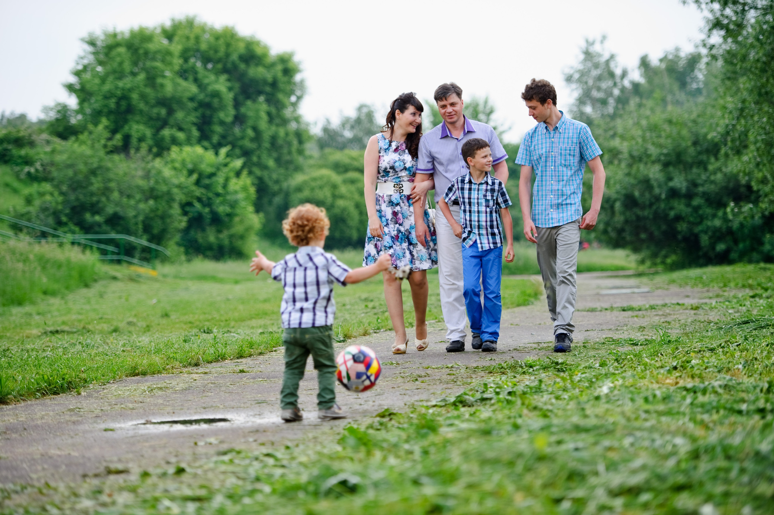 Лада, Дмитрий и 3 сына. Прогулка, Москва. Семейный фотограф Анна Дубовская