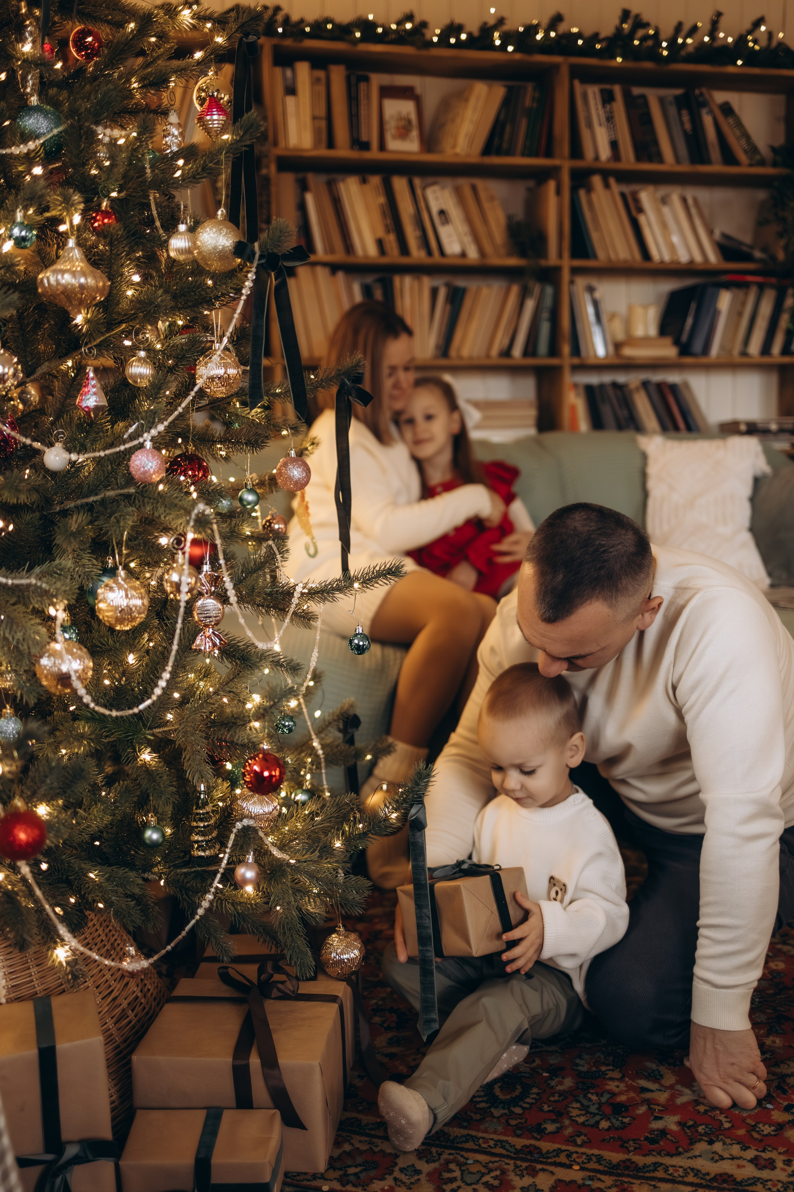 Семейная студийная фотосъемка (13.12.2025 г.)г. Малоярославец (Калужская обл.). Надежда Стар семейный и церковный фотограф в Жукове и Калужской области