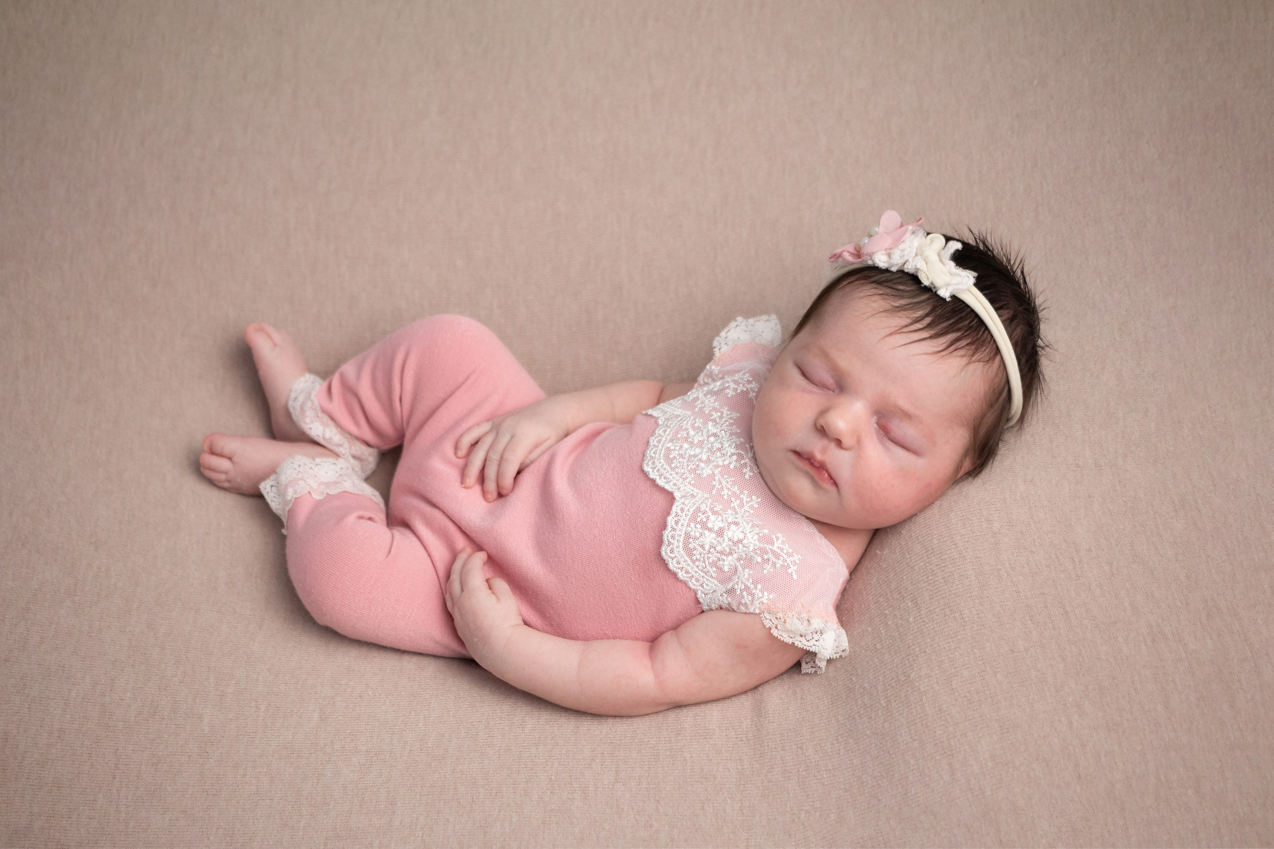 Классический стиль newborn. Фотограф новорождённых Анапа Елена Кушнарь