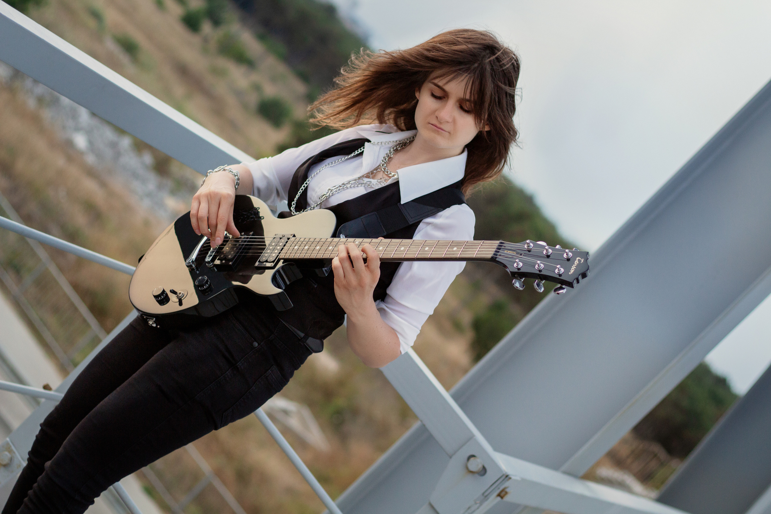 РОковая Марина, съёмка на мосту. Семейный и детский фотограф в г. Севастополь Екатерина Солдатова