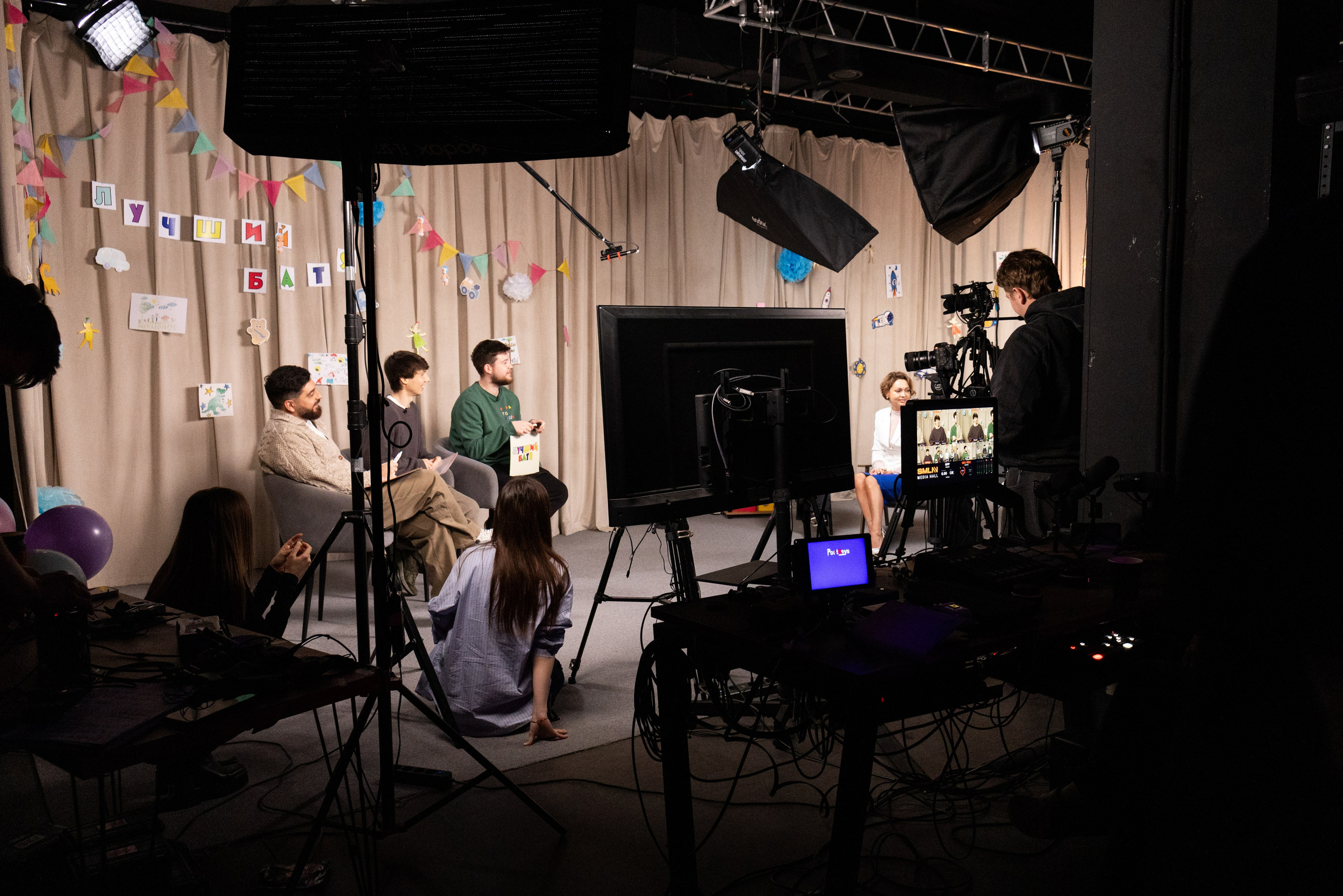 Бекстейдж съёмок шоу. Главная