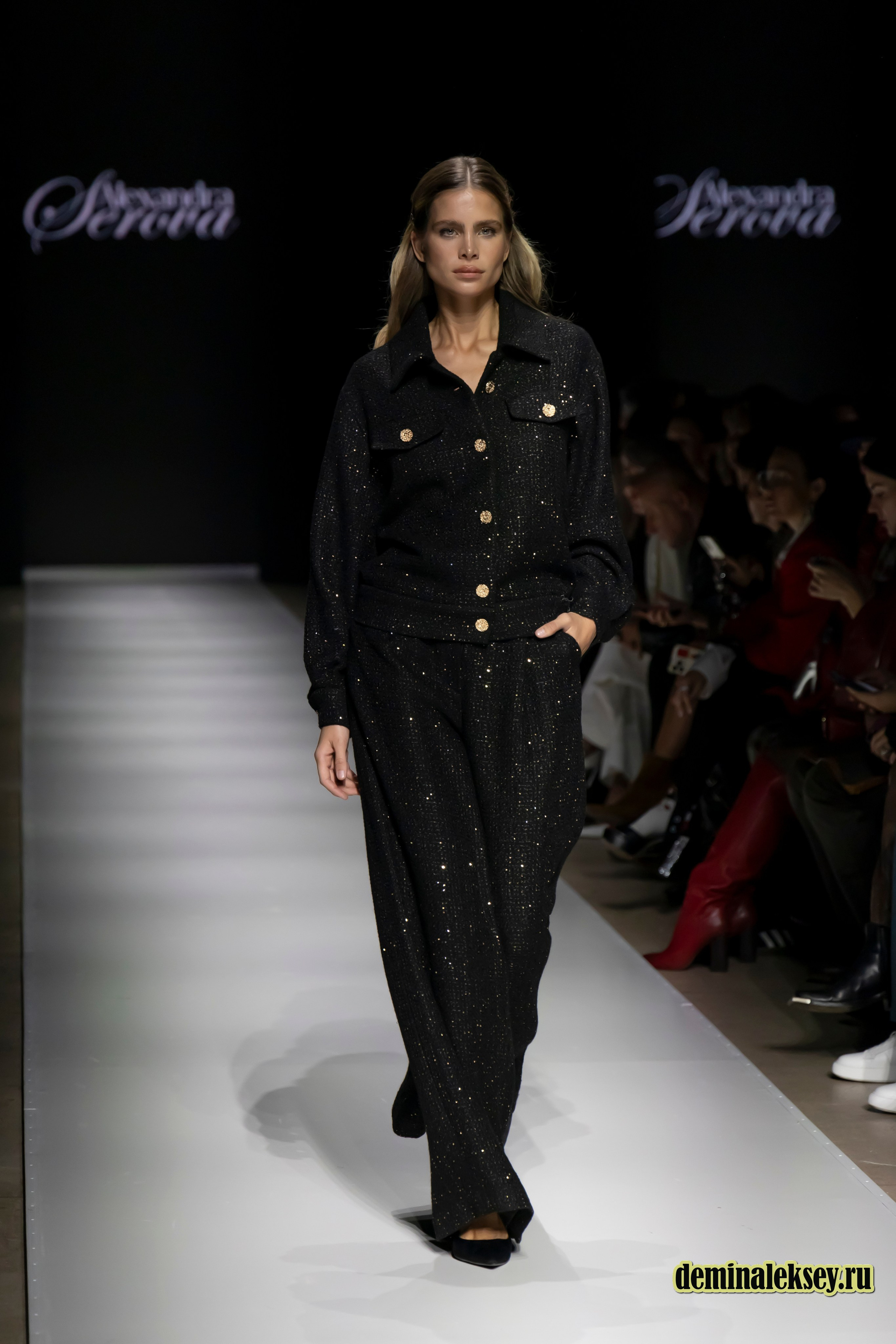 Московская неделя моды 2024 9 октября дизайнер Alexandra Serova. Репортажный, семейный и студийный фотограф в Москве Демин Алексей