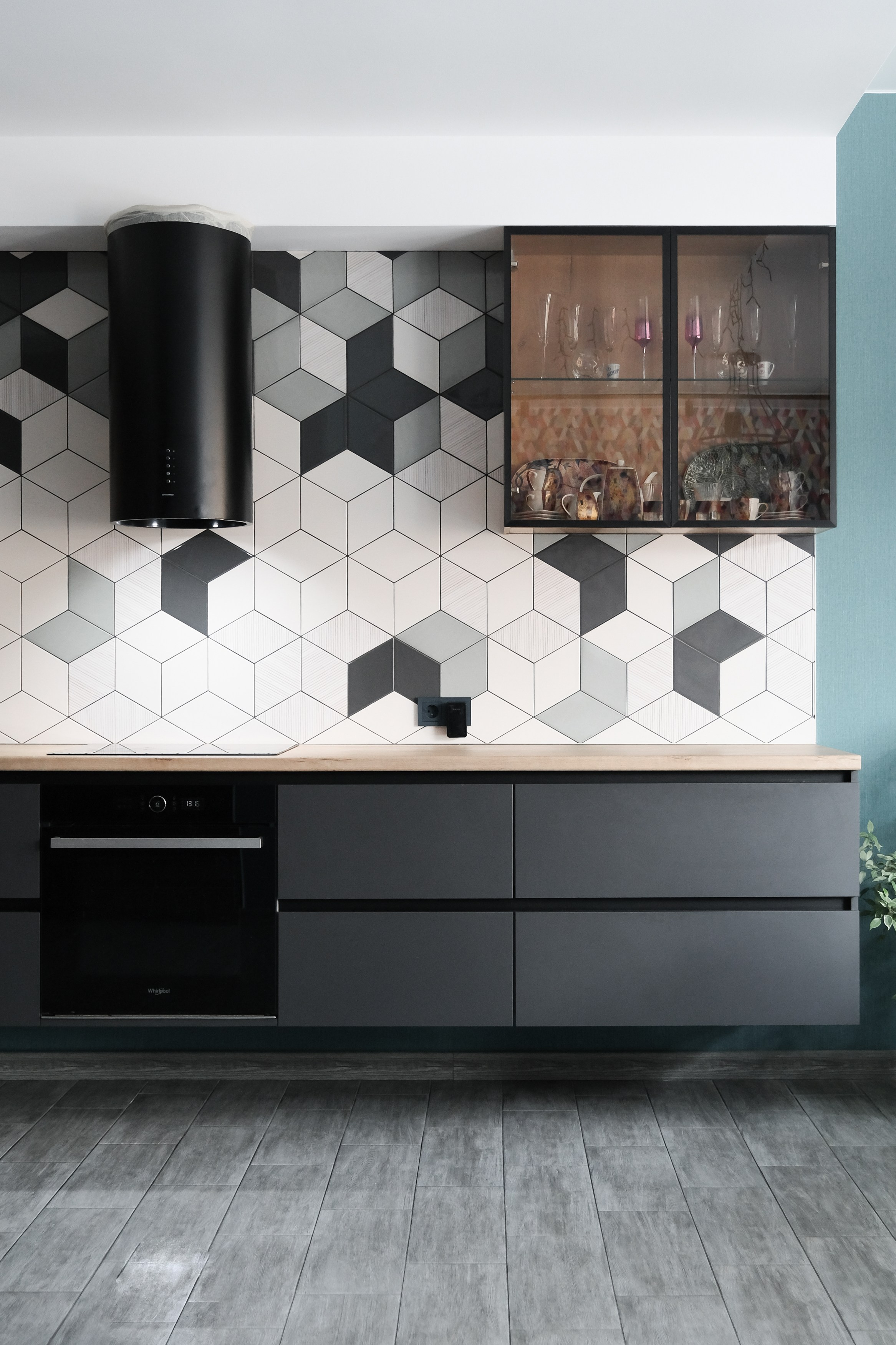 Кухня в Томске на заказ в Академгородке Таунхаус. Мебель на заказ. ГУДРУМ — Мебель на заказ в Томске | Кухни | Шкафы | Стулья и Столы