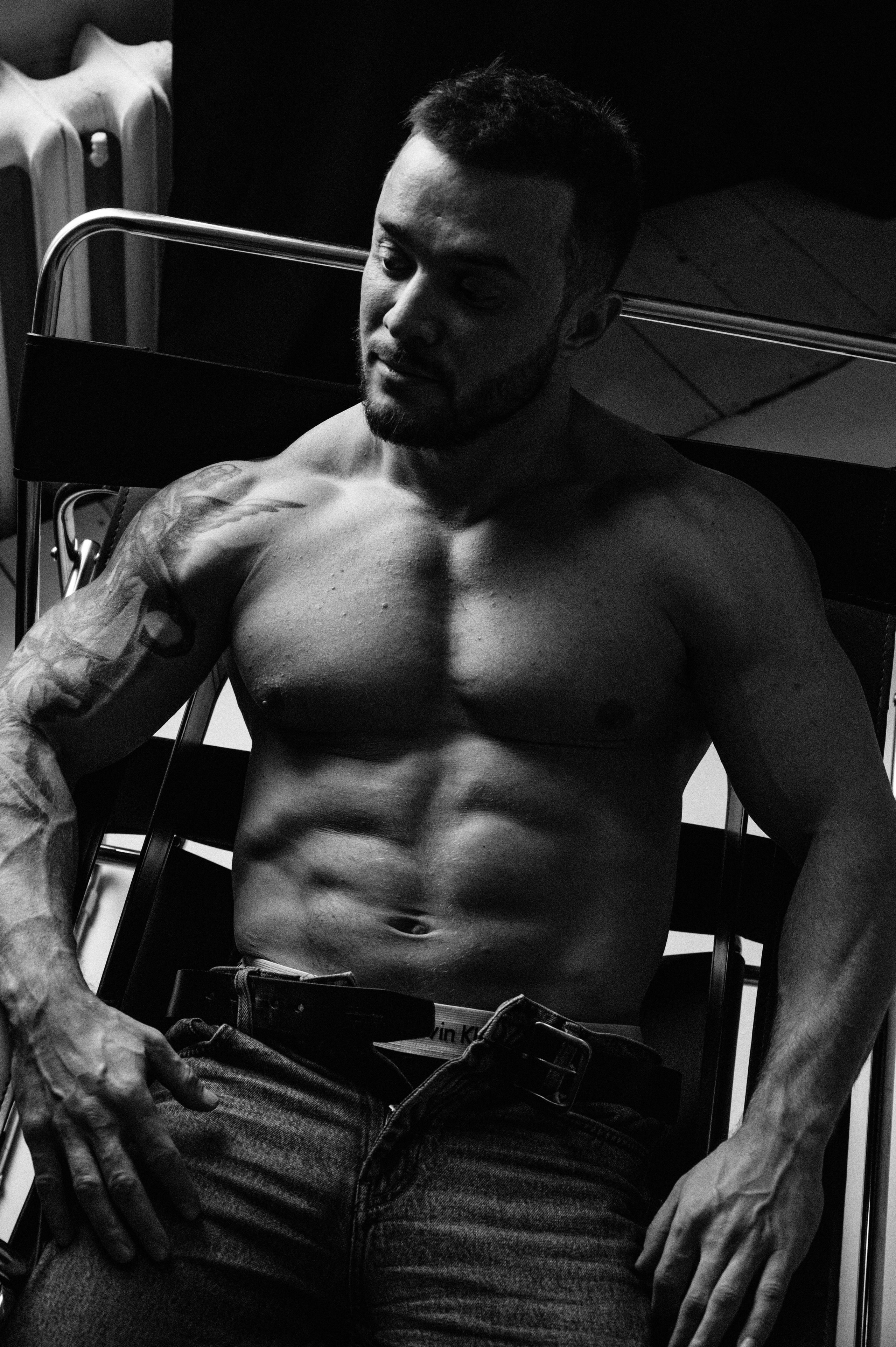 Константин. Профессиональный фотограф беременности в СПБ. Стильные фотосессии беременности в стиле минимализм и классическая фотография