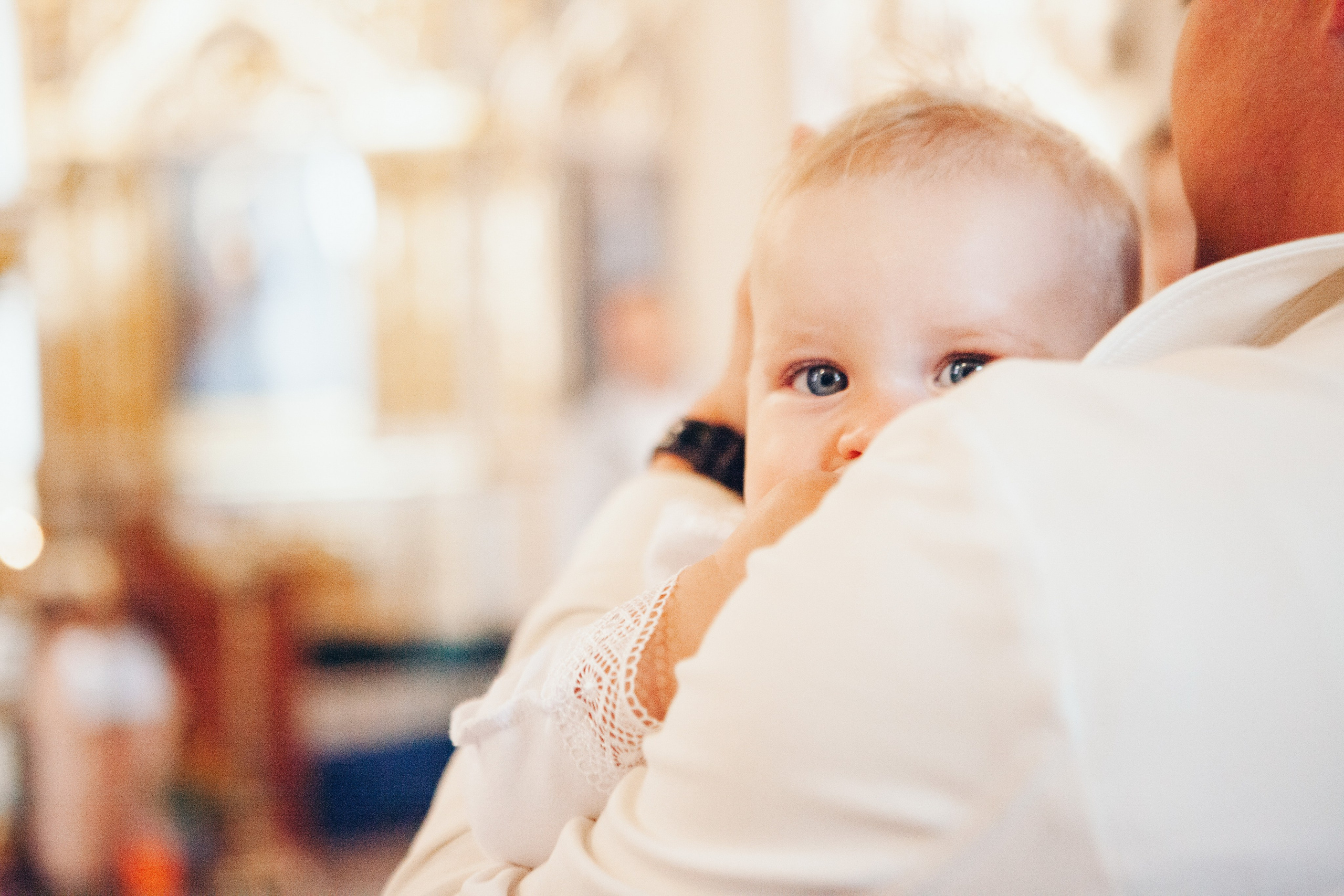 Крещение ребенка в церкви. Фотограф Ольга Ефремова