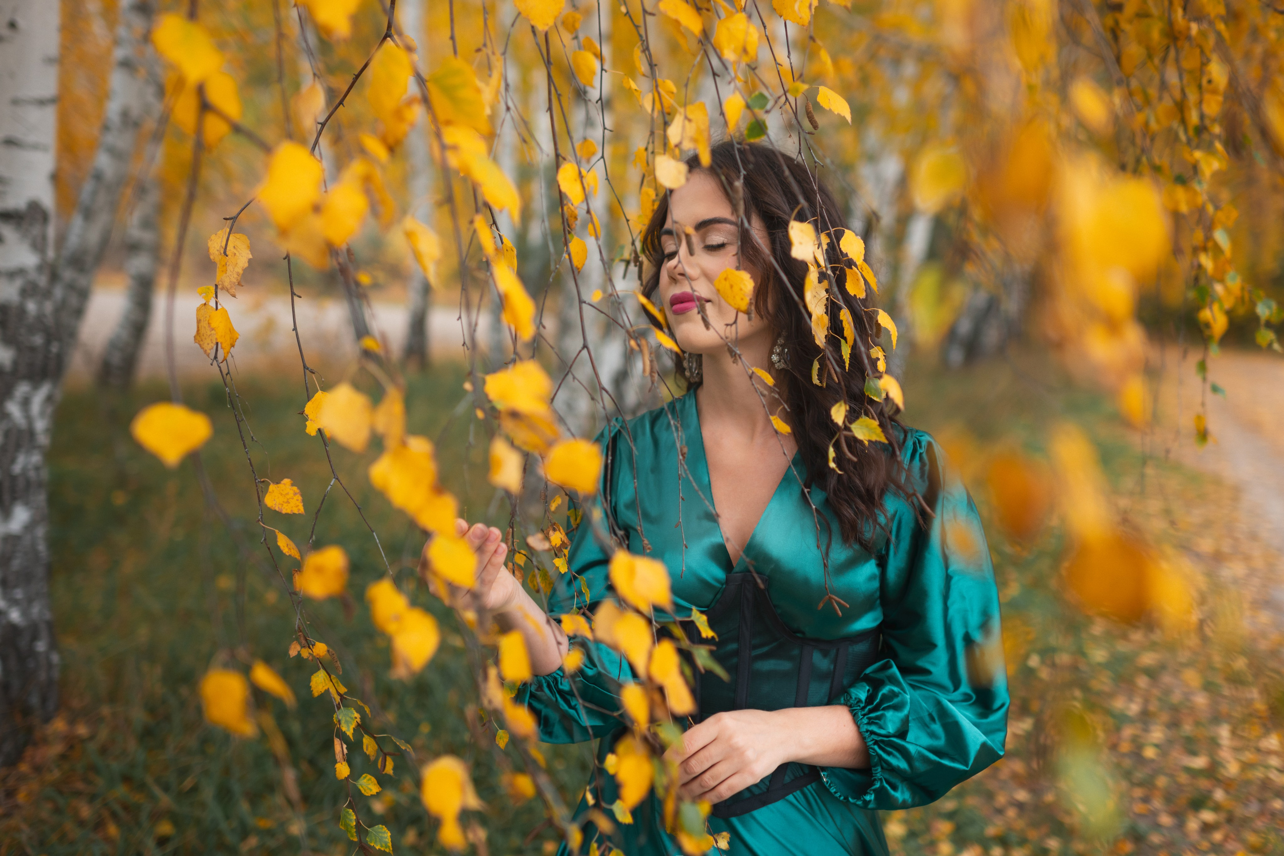 Татьяна, осенняя в платье с шлейфом. Belichev45foto.ru