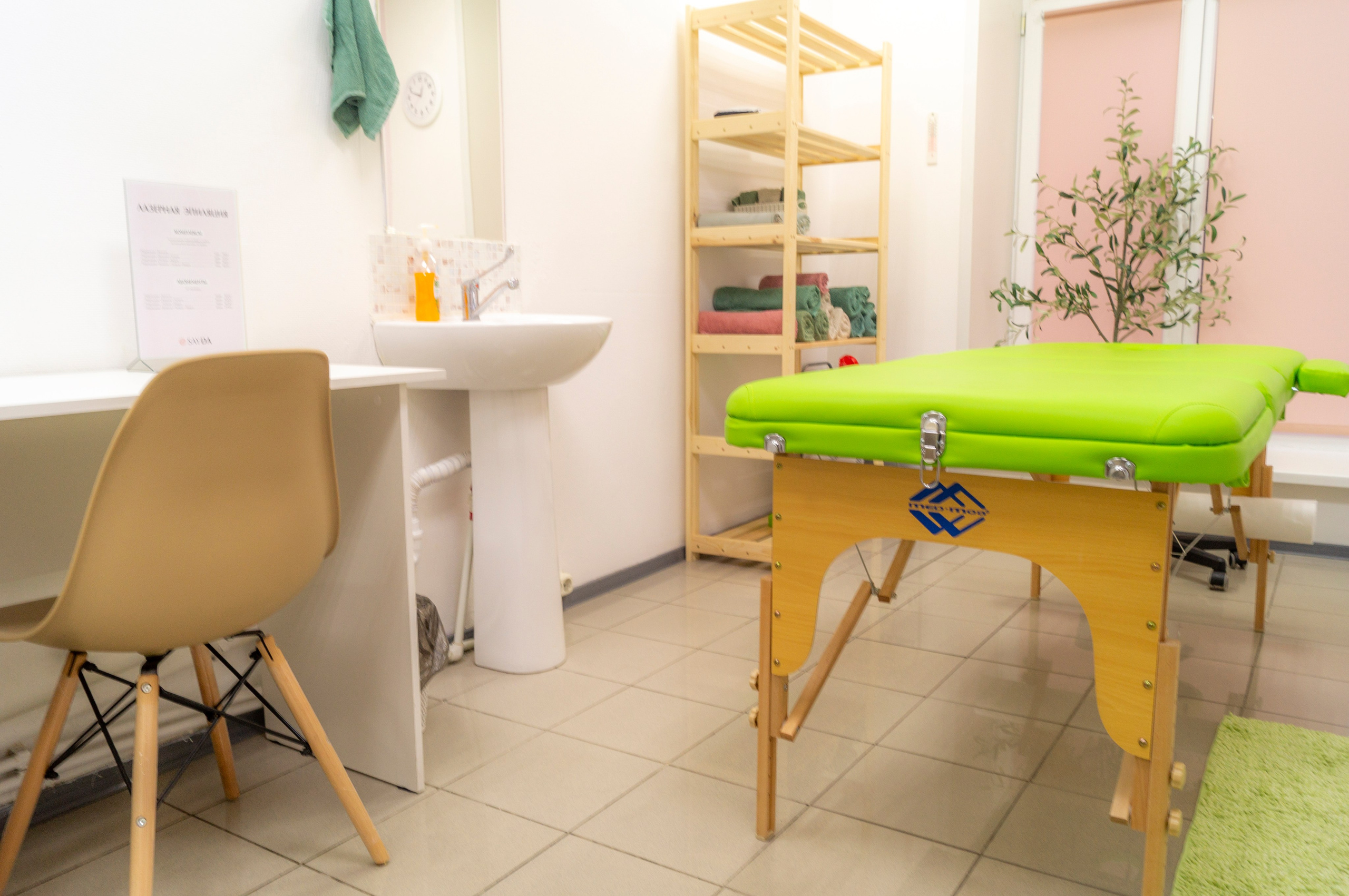 Съёмка в центре лазерной эпиляции. Интерьерный и портретный фотограф в Екатеринбурге Андрей Калинин