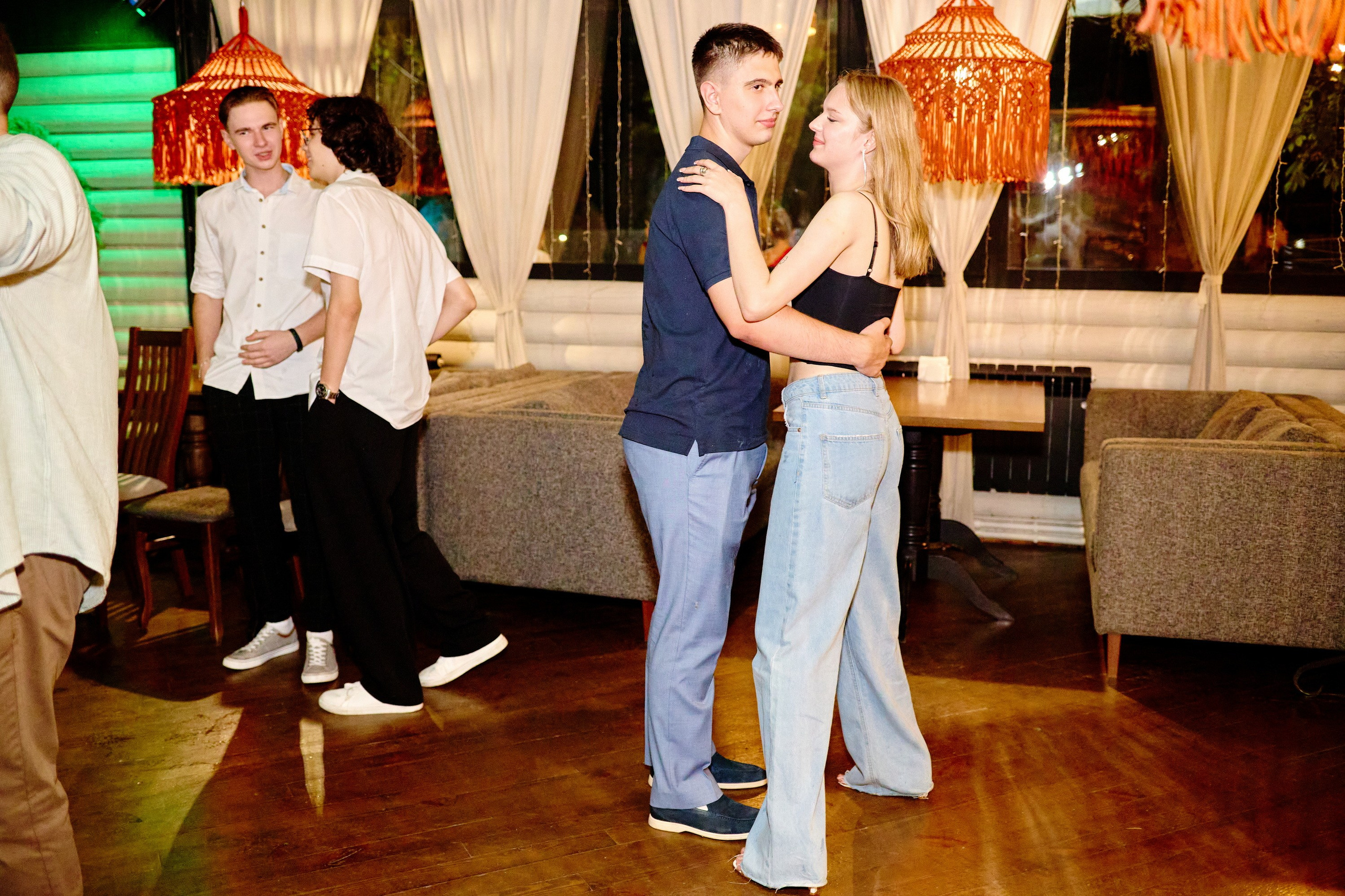 Выпускной 35 Сош. Фотограф Выпускные альбомы Таганрог Сергей Коробченко