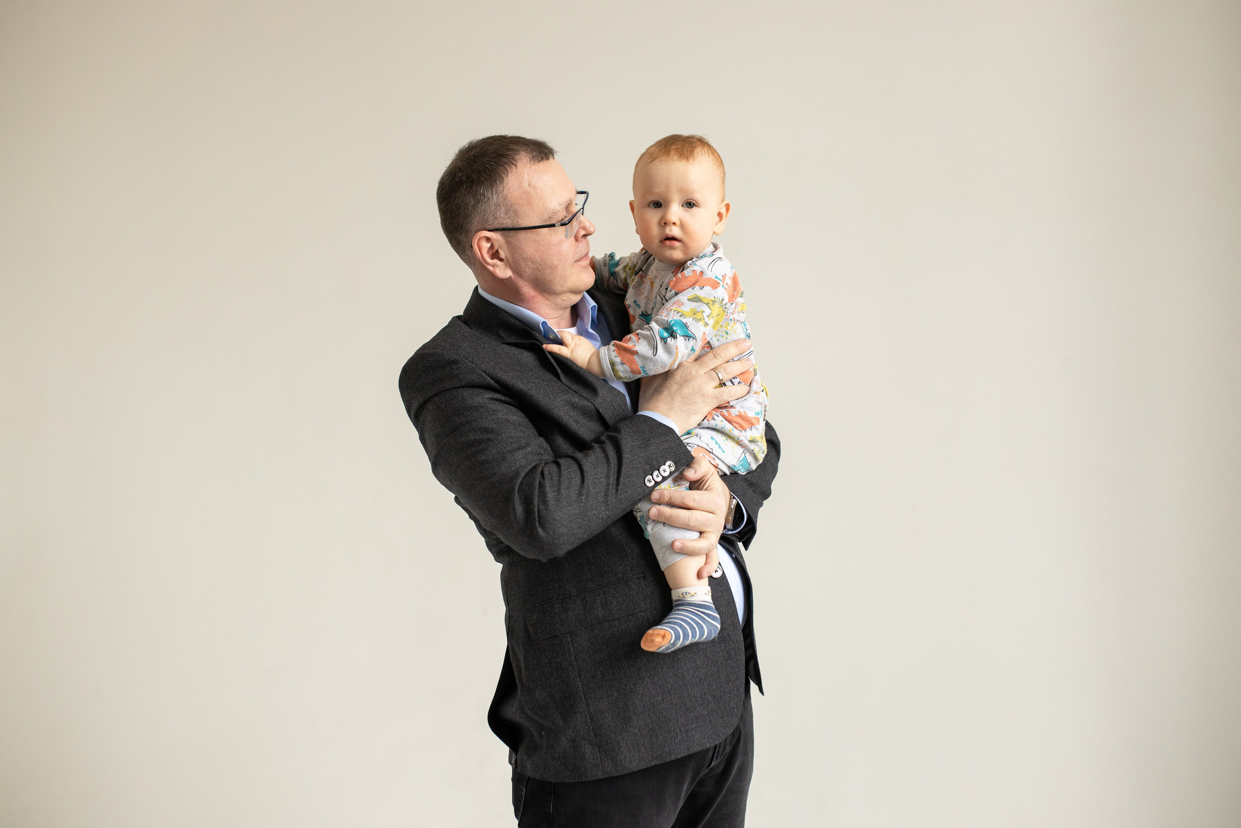 Семейная фотосессия на циклораме с естественным светом. Фотограф в Железнодорожном и Балашихе