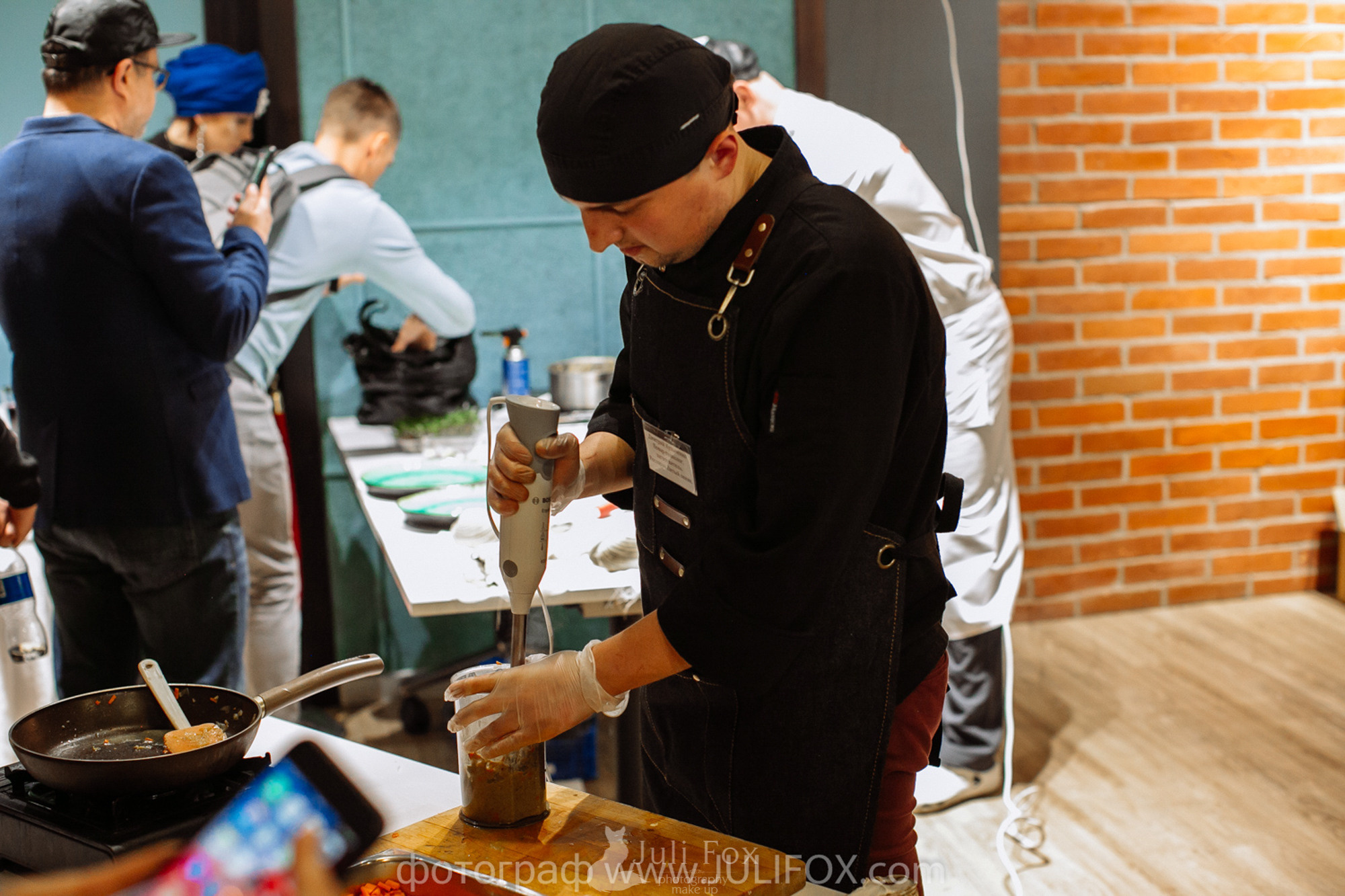 Фотосъемка для брендов, соцсетей, контента во Владивостоке. Портретный, свадебный, репортажный фотограф во Владивостоке Юлиана Джули Фокс