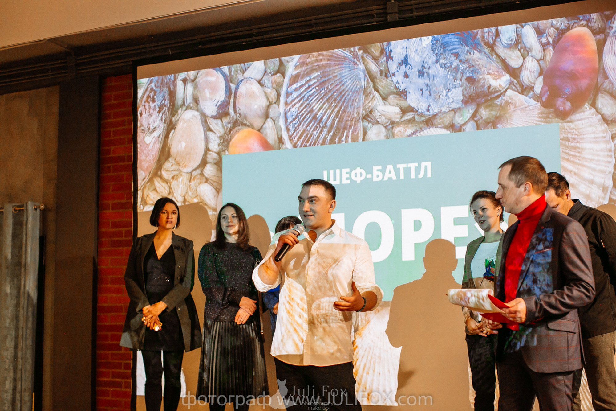 Фотосъемка для брендов, соцсетей, контента во Владивостоке. Портретный, свадебный, репортажный фотограф во Владивостоке Юлиана Джули Фокс