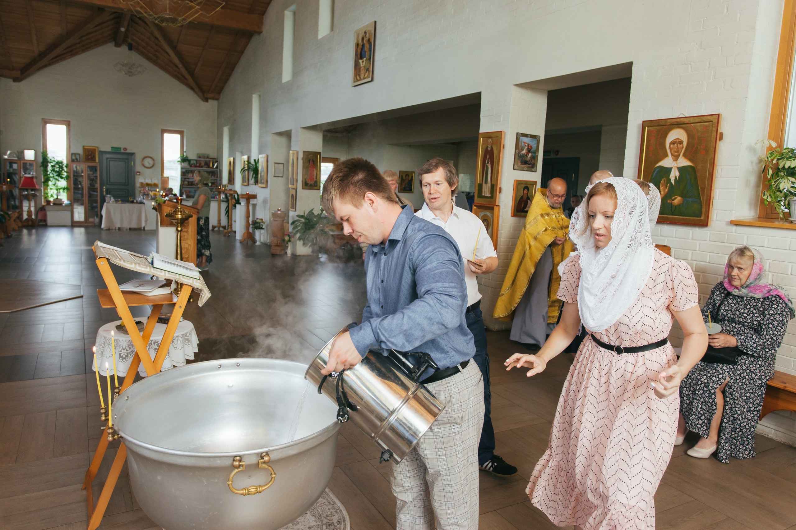 Крещение храм Сошествия святого Духа, г. Колпино. Фотограф на крещение в Санкт Петербурге