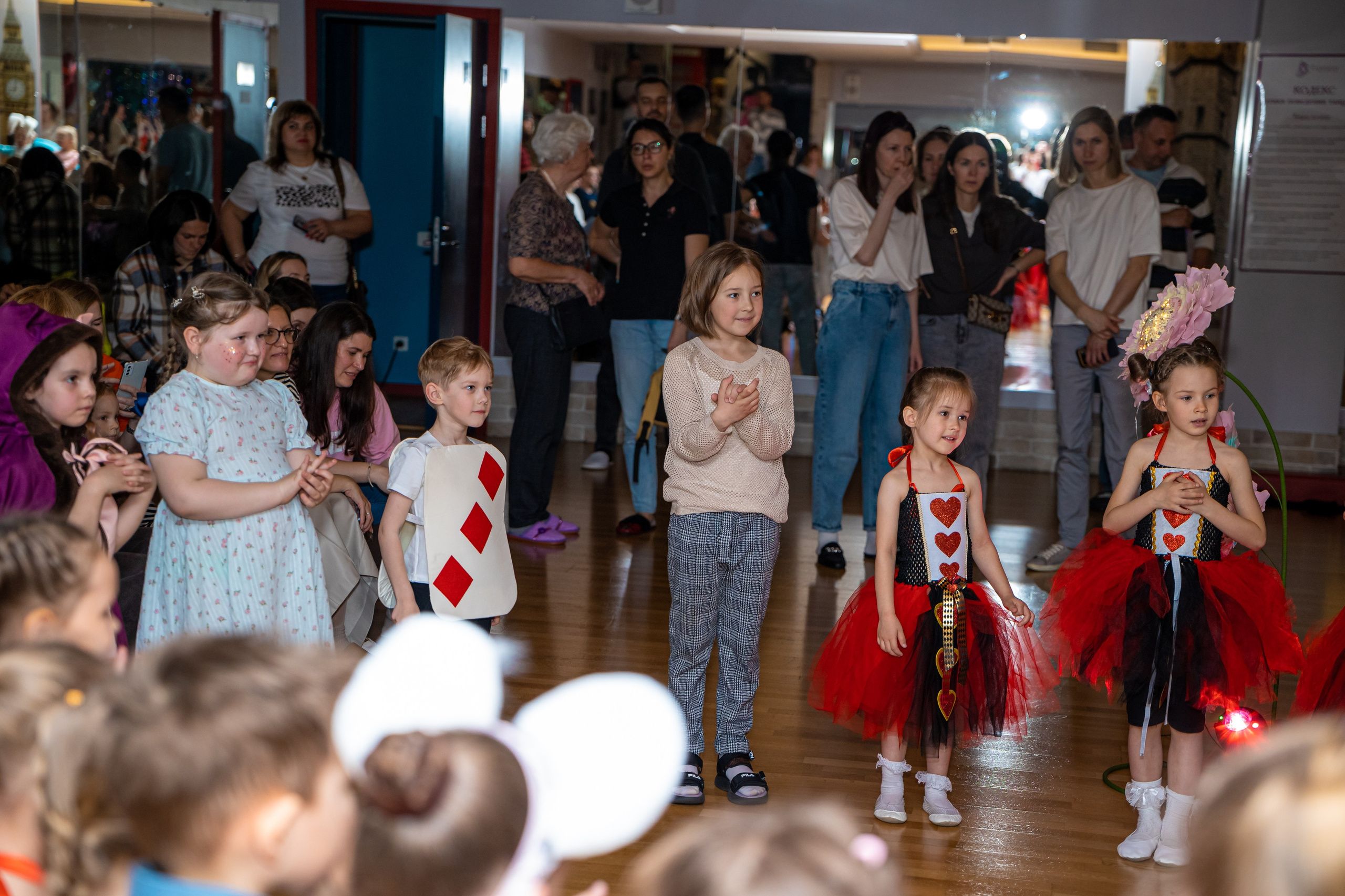 Фотосъемка детского выступления «Алиса в стране чудес». Ирина Носова - семейный и детский фотограф