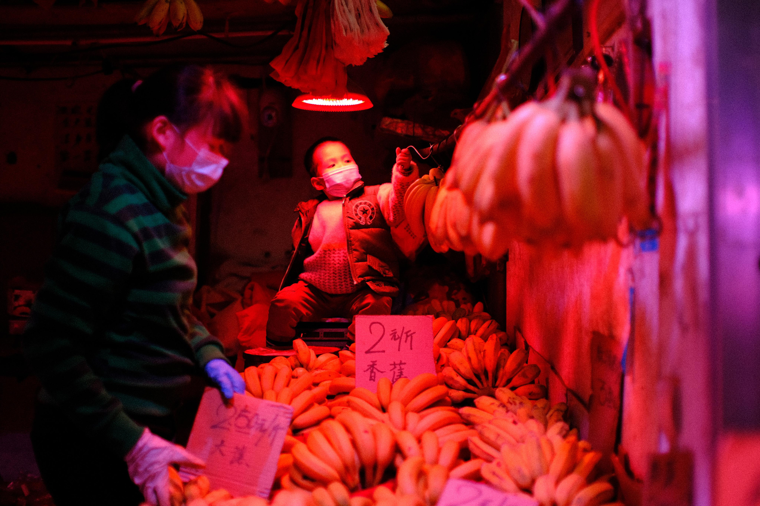 Emotions of the city. Photographer in Guangzhou, China