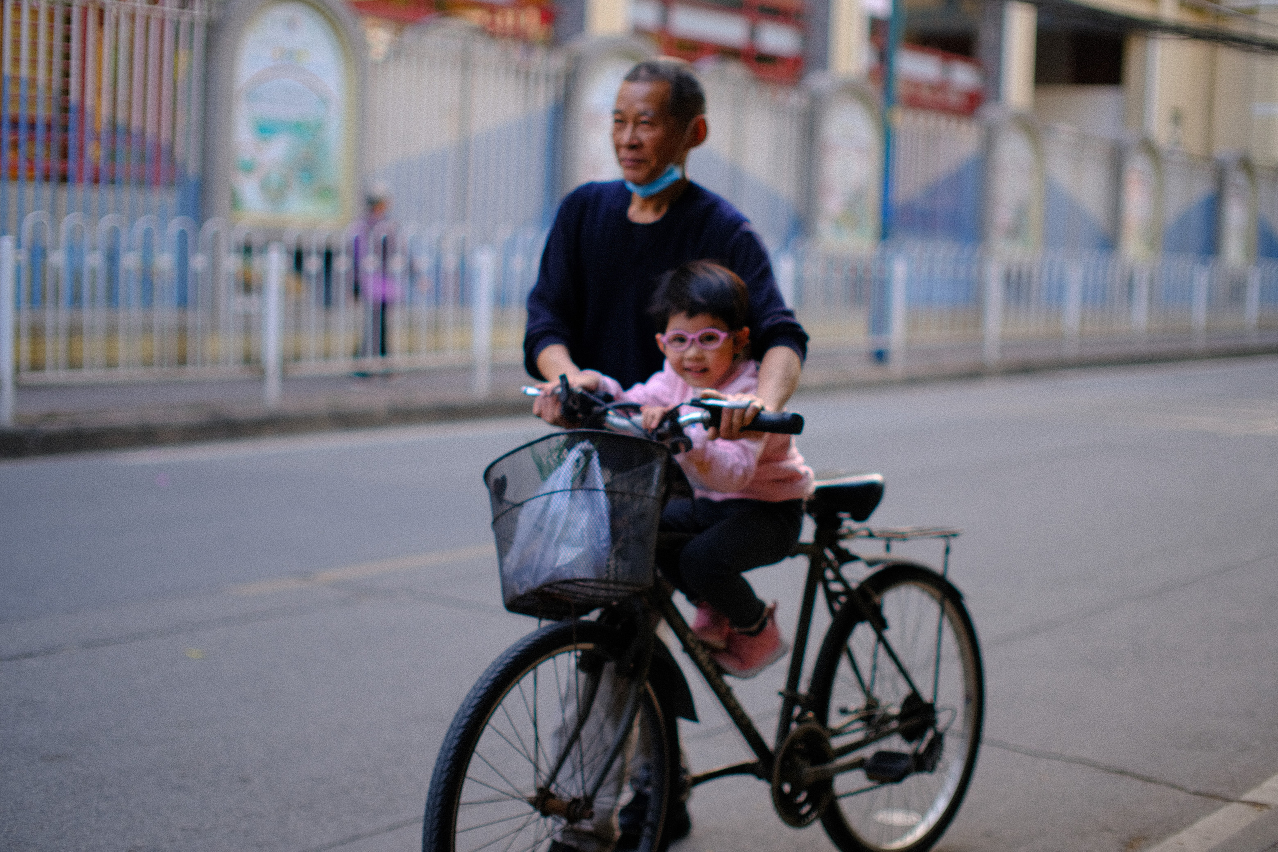 Emotions of the city. Photographer in Guangzhou, China