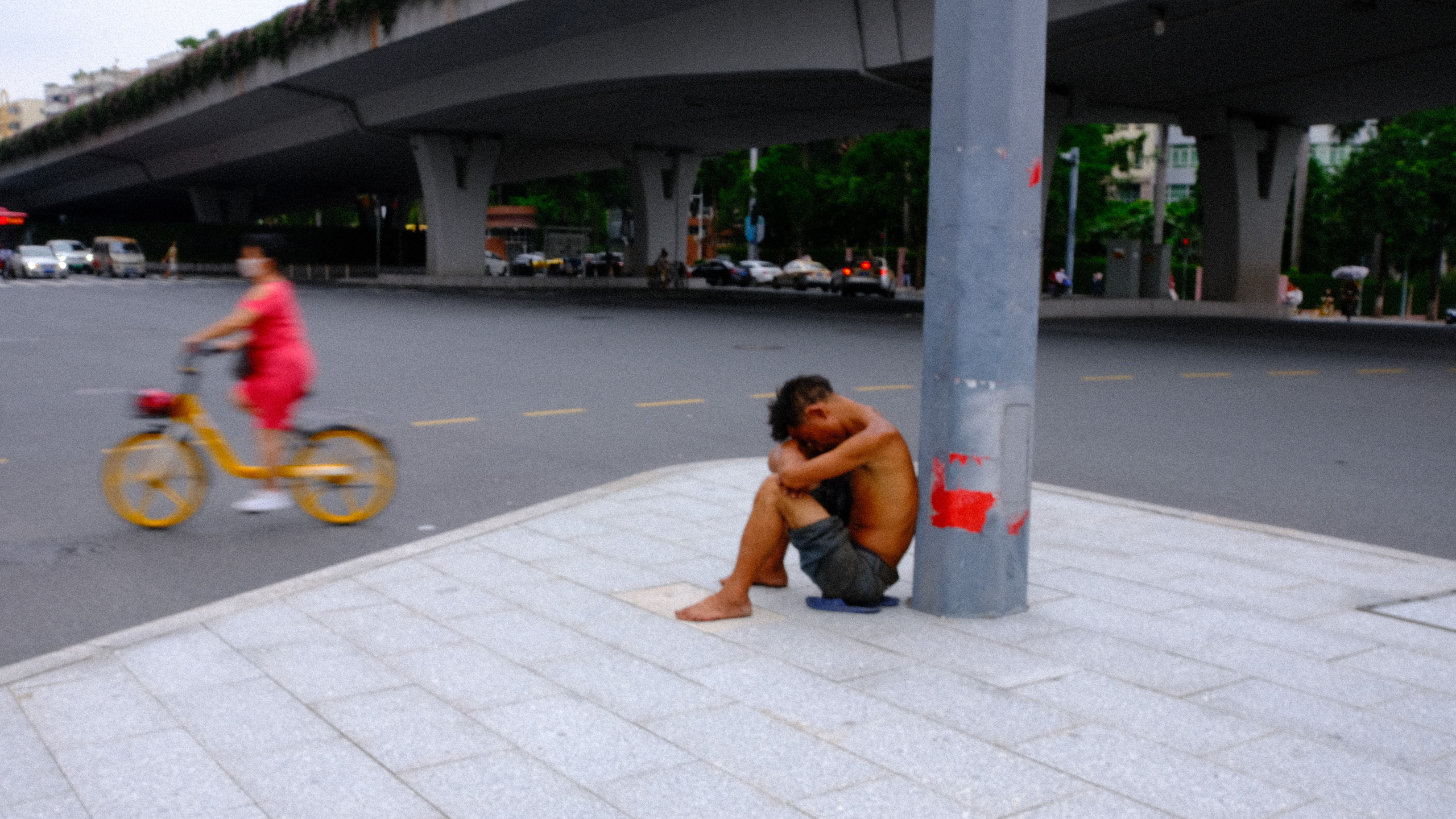 Emotions of the city. Photographer in Guangzhou, China
