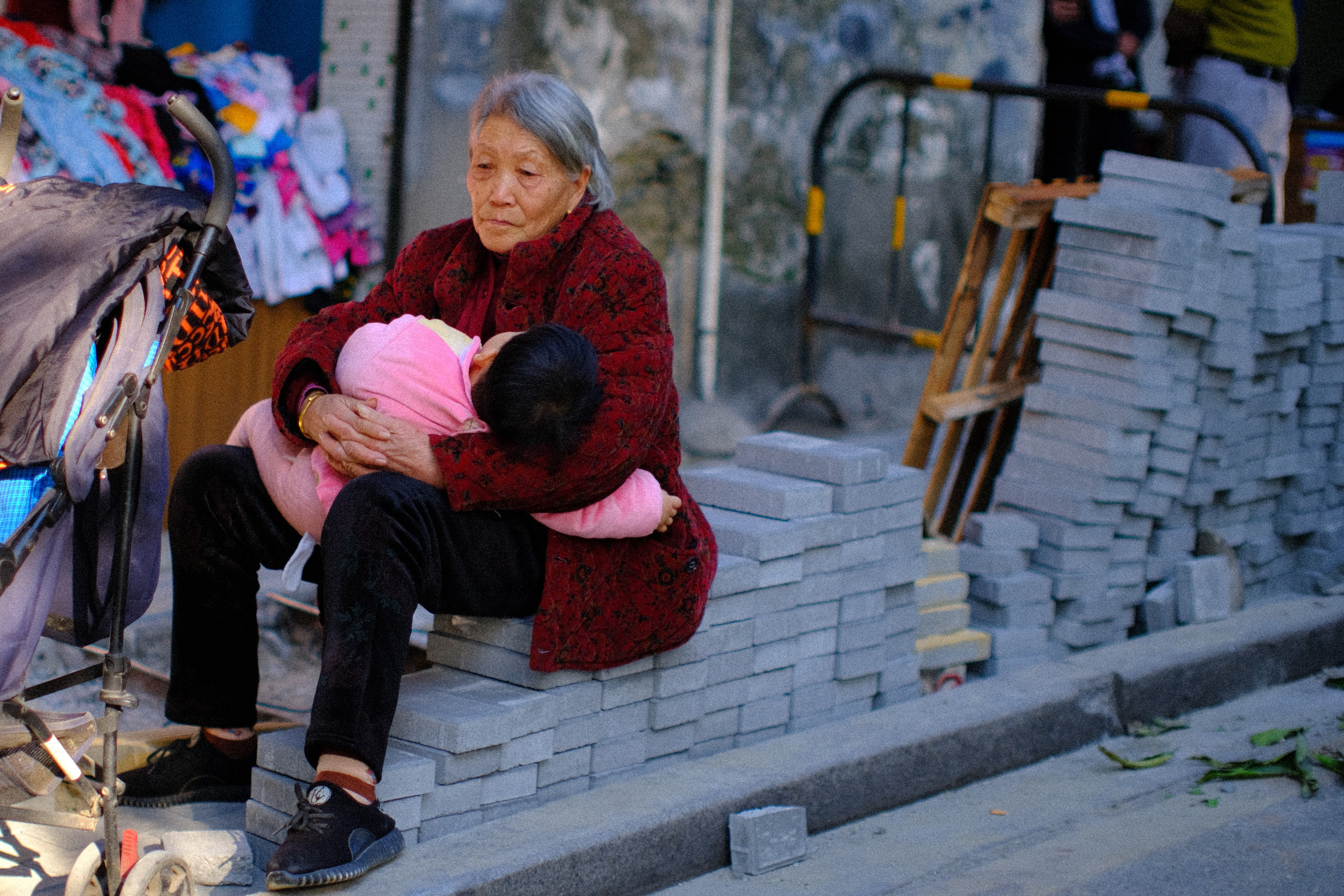 Emotions of the city. Photographer in Guangzhou, China