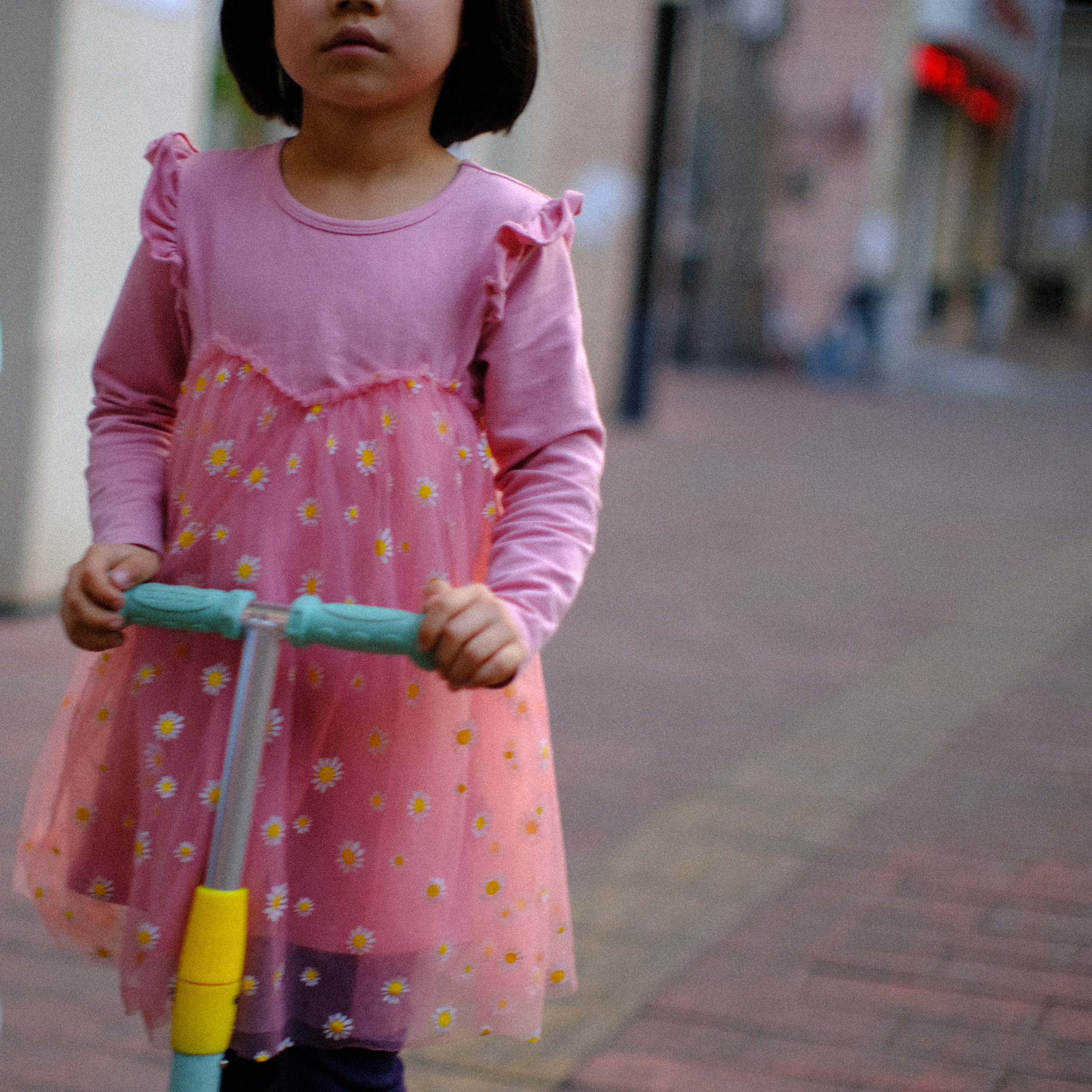 Emotions of the city. Photographer in Guangzhou, China