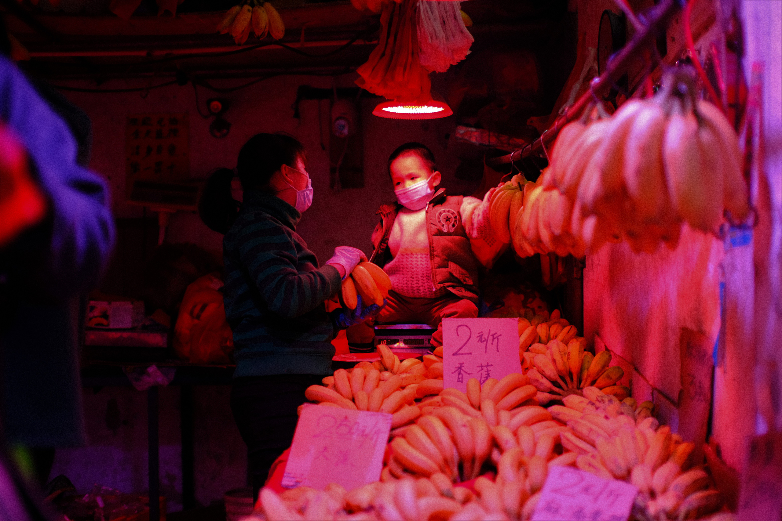 Emotions of the city. Photographer in Guangzhou, China