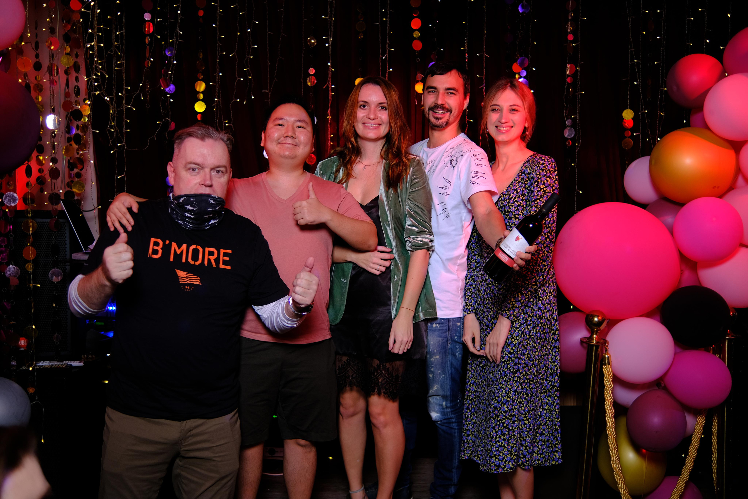 60 seconds (trivia). Photographer in Guangzhou, China