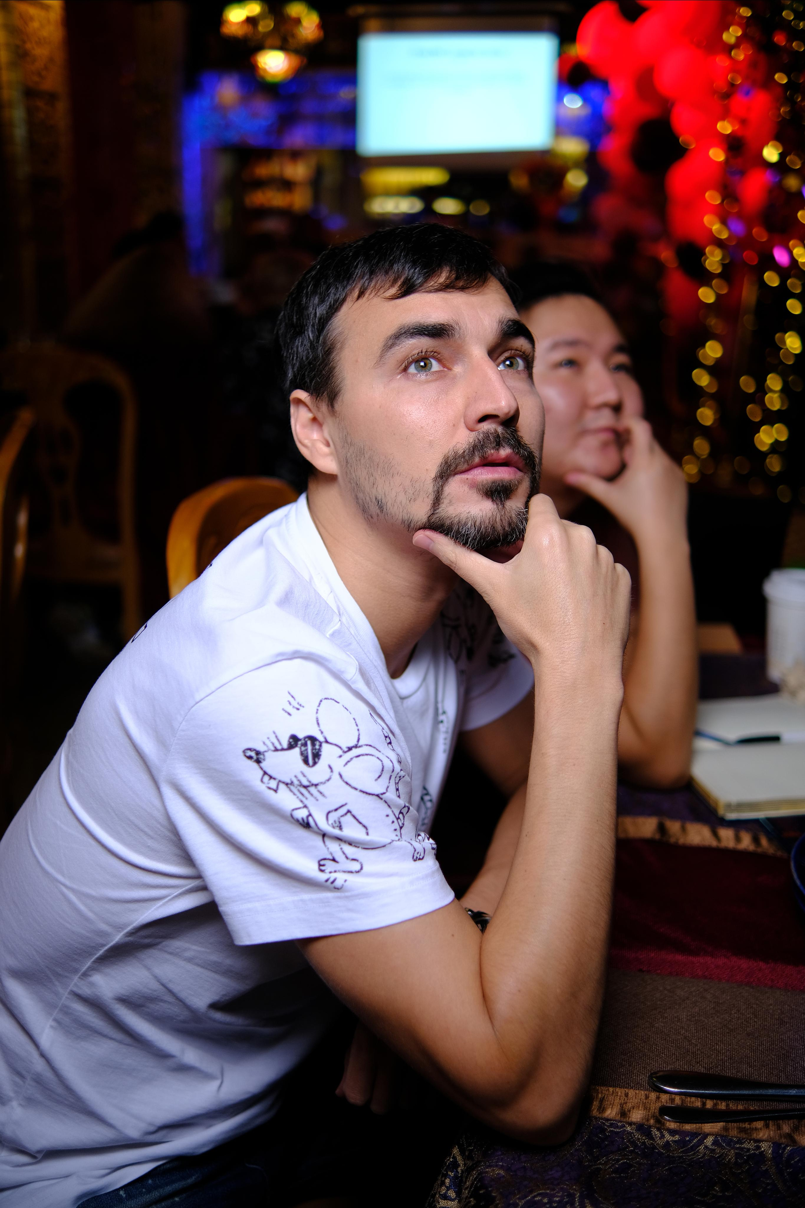 60 seconds (trivia). Photographer in Guangzhou, China