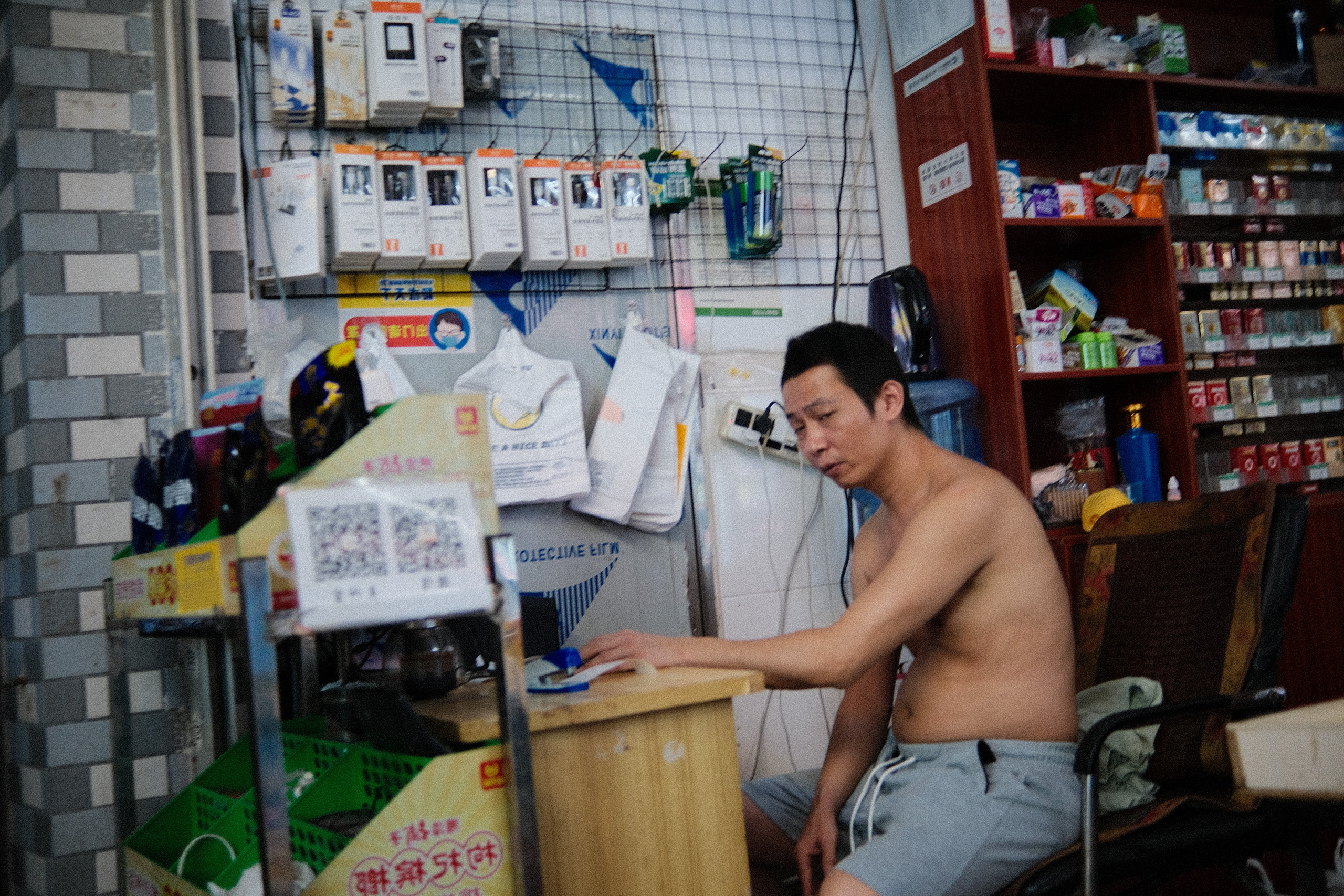 Emotions of the city. Photographer in Guangzhou, China