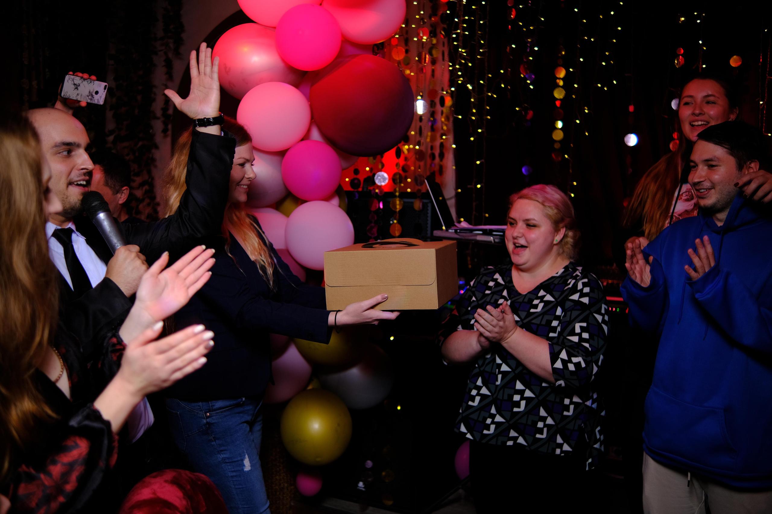 60 seconds (trivia). Photographer in Guangzhou, China