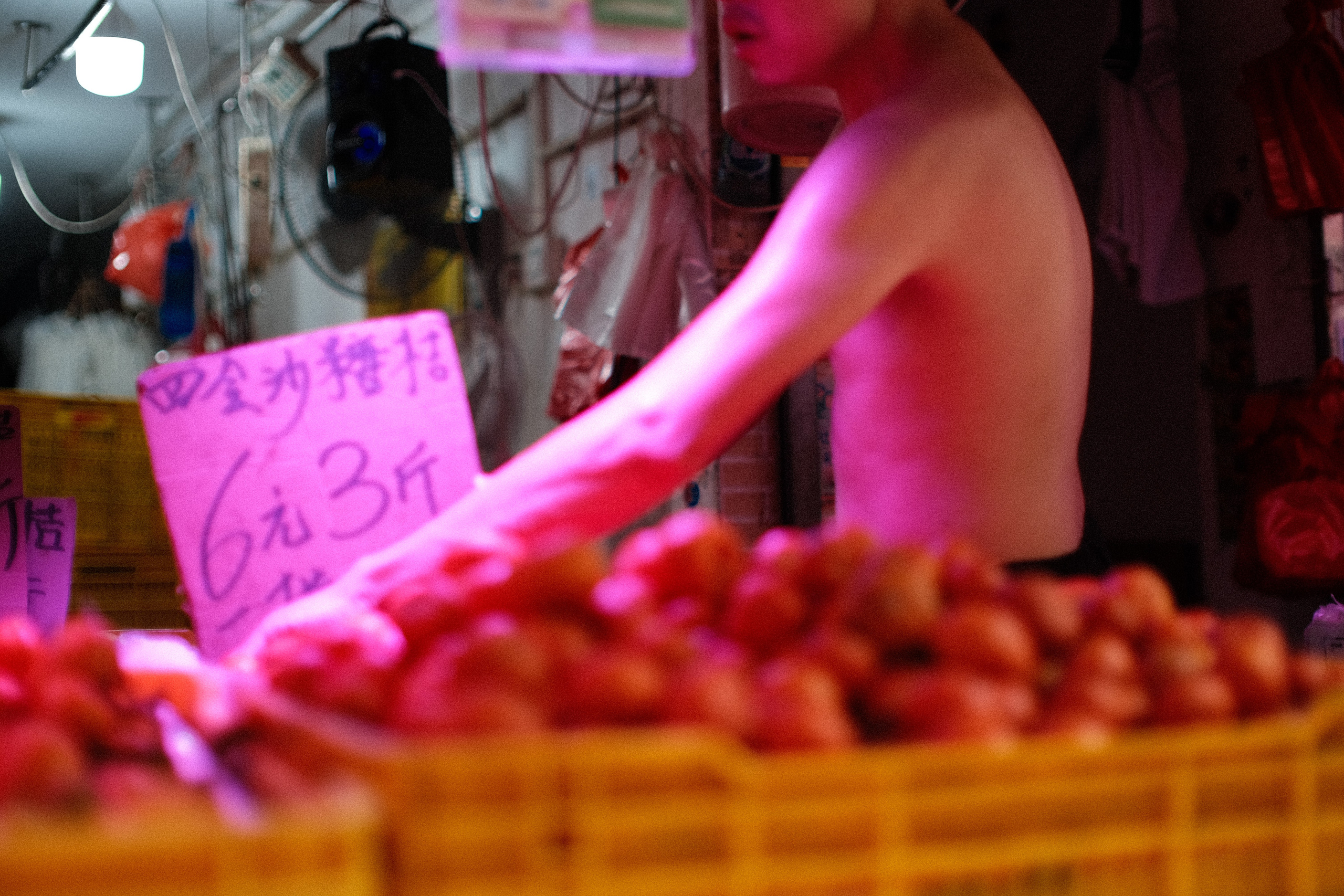 Emotions of the city. Photographer in Guangzhou, China