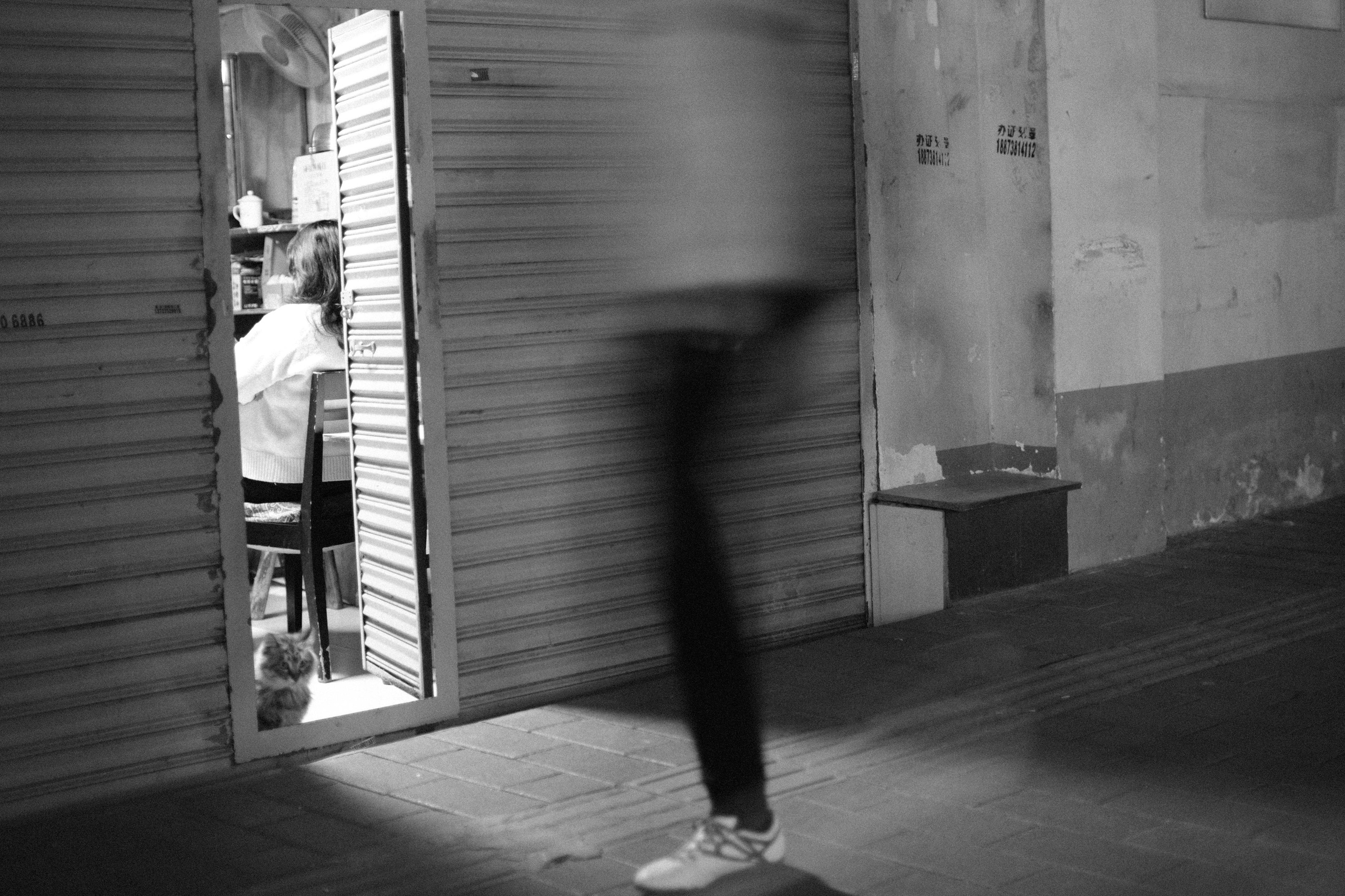 Emotions of the city. Photographer in Guangzhou, China