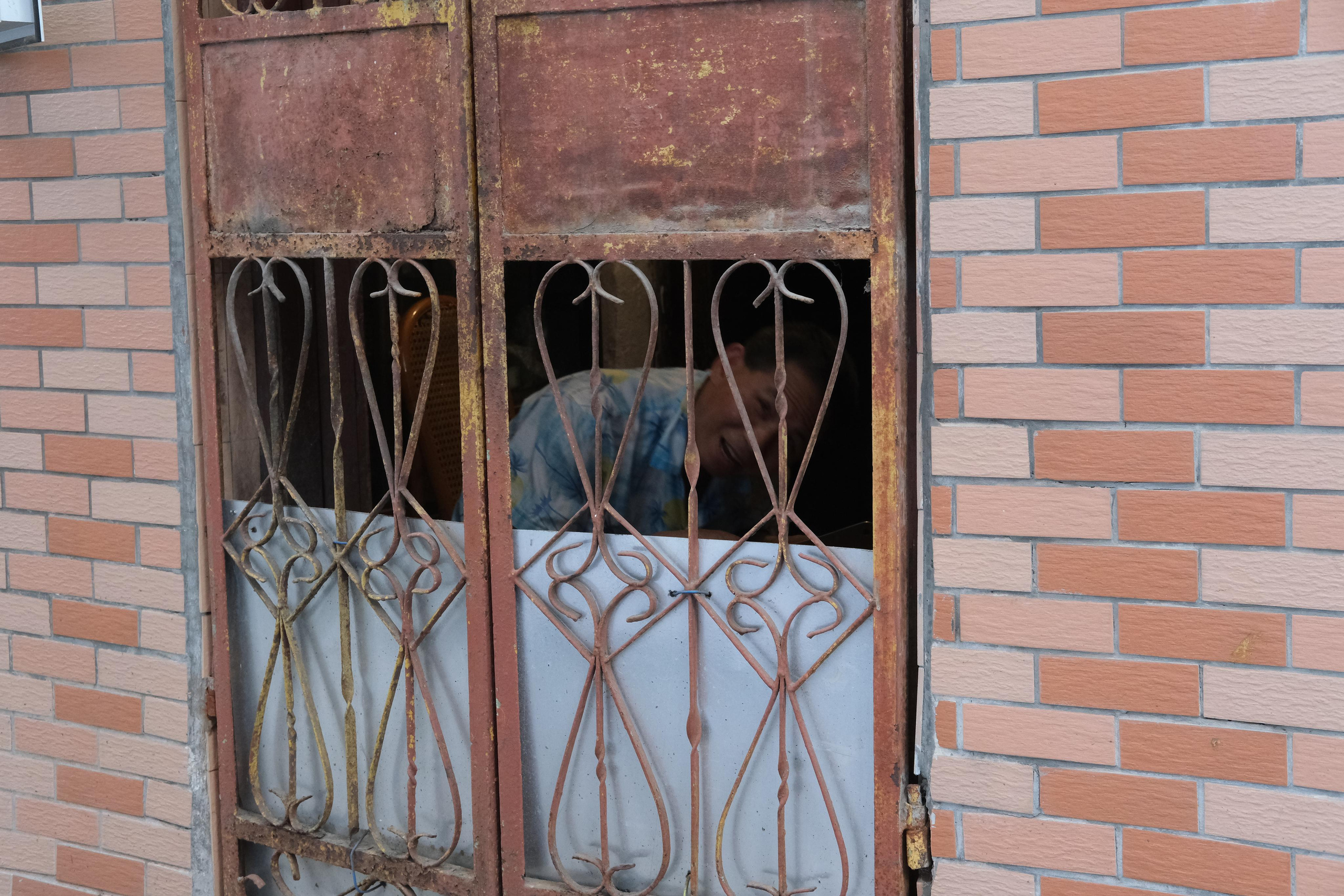 Emotions of the city. Photographer in Guangzhou, China