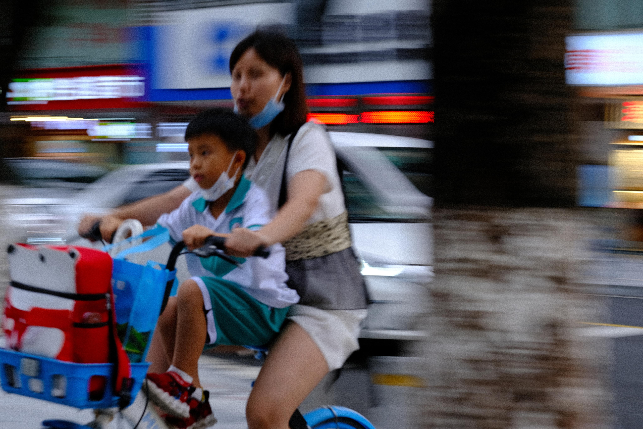 Emotions of the city. Photographer in Guangzhou, China