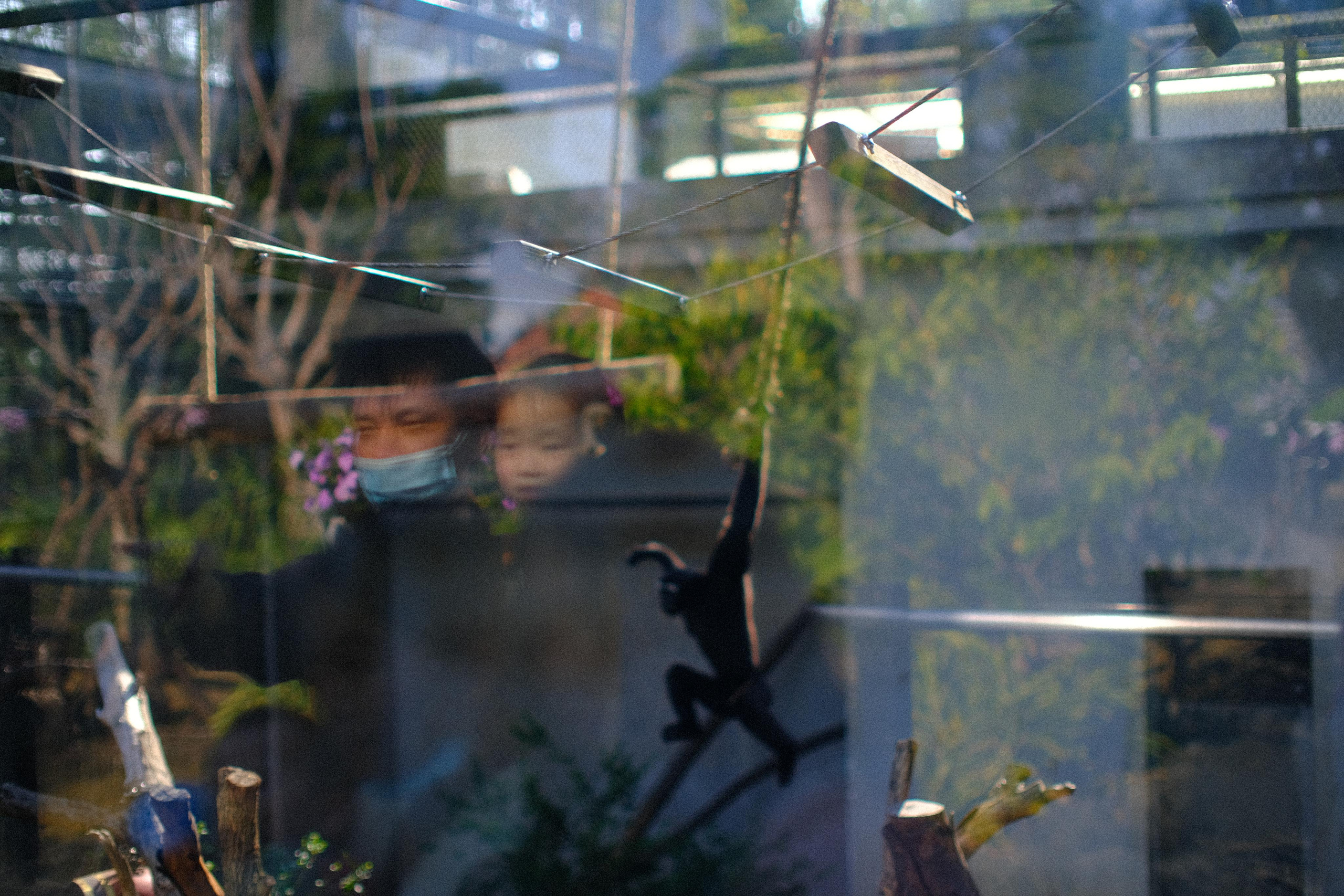 Emotions of the city. Photographer in Guangzhou, China