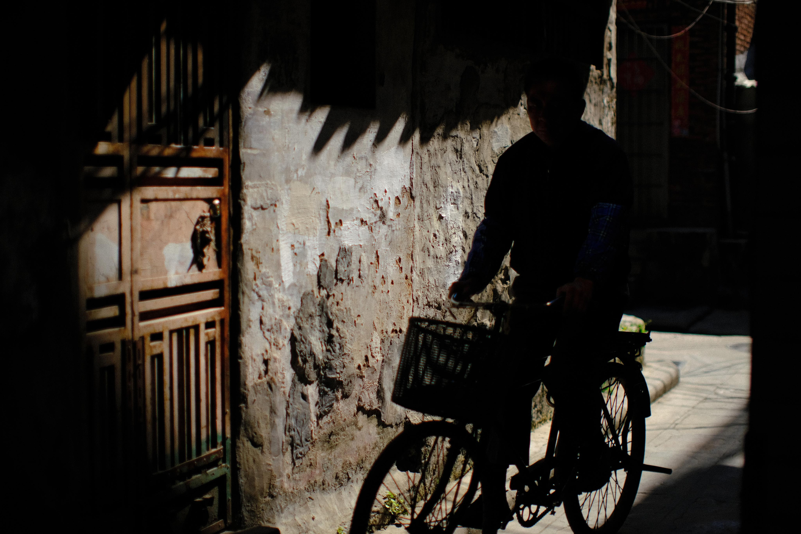 Emotions of the city. Photographer in Guangzhou, China