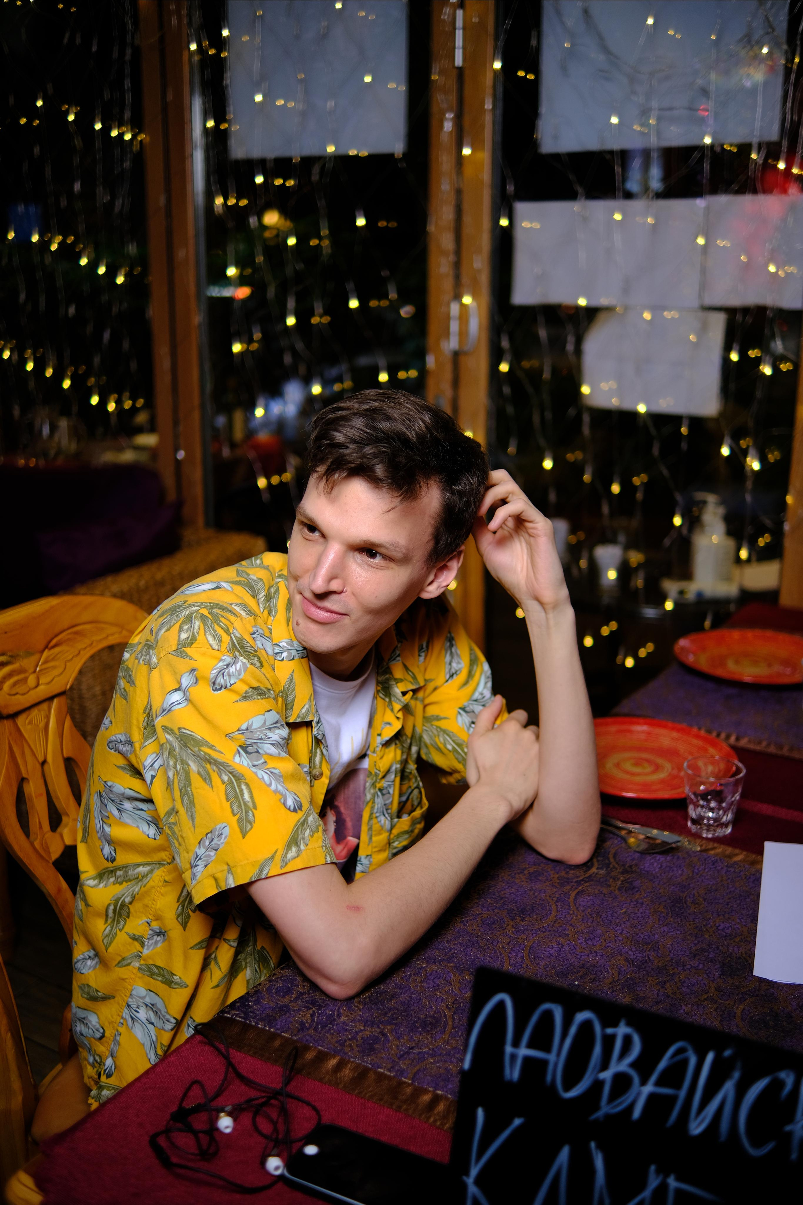 60 seconds (trivia). Photographer in Guangzhou, China