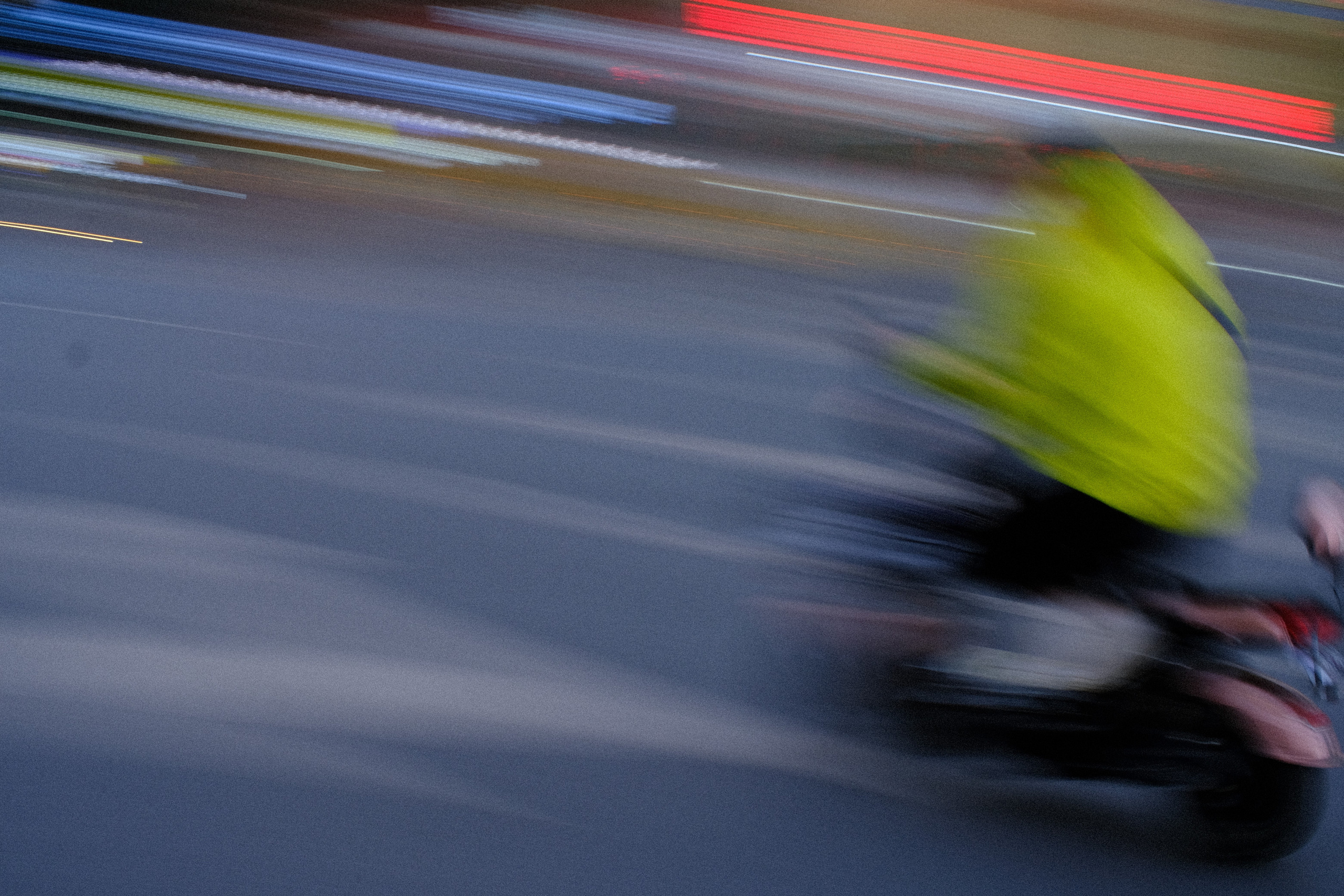Emotions of the city. Photographer in Guangzhou, China