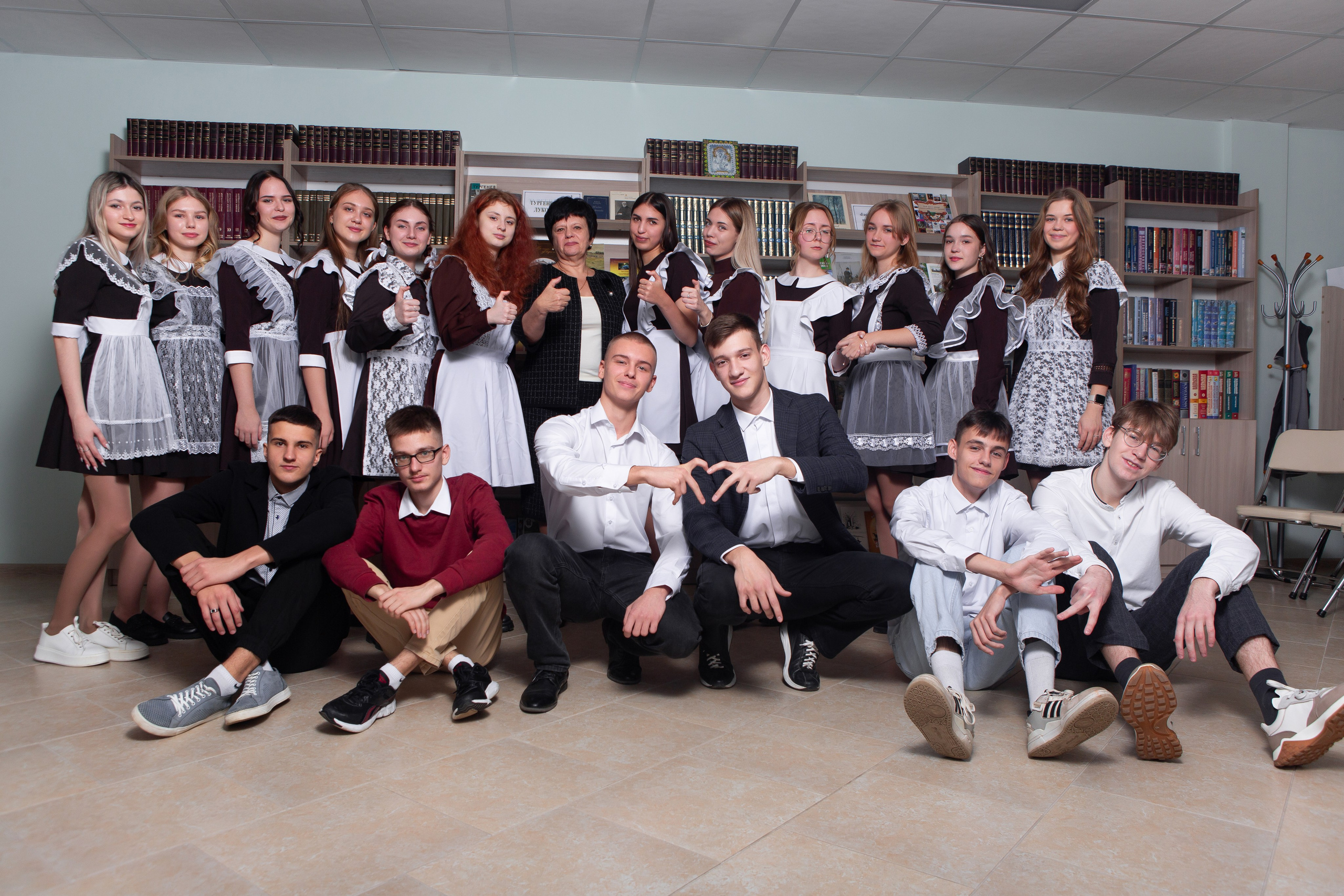 ФОТОСЕССИЯ В БИБЛИОТЕКЕ ДЛЯ 11 КЛАССОВ -1. ТВОЙ АЛЬБОМ / ТВОИ ПРАВИЛА