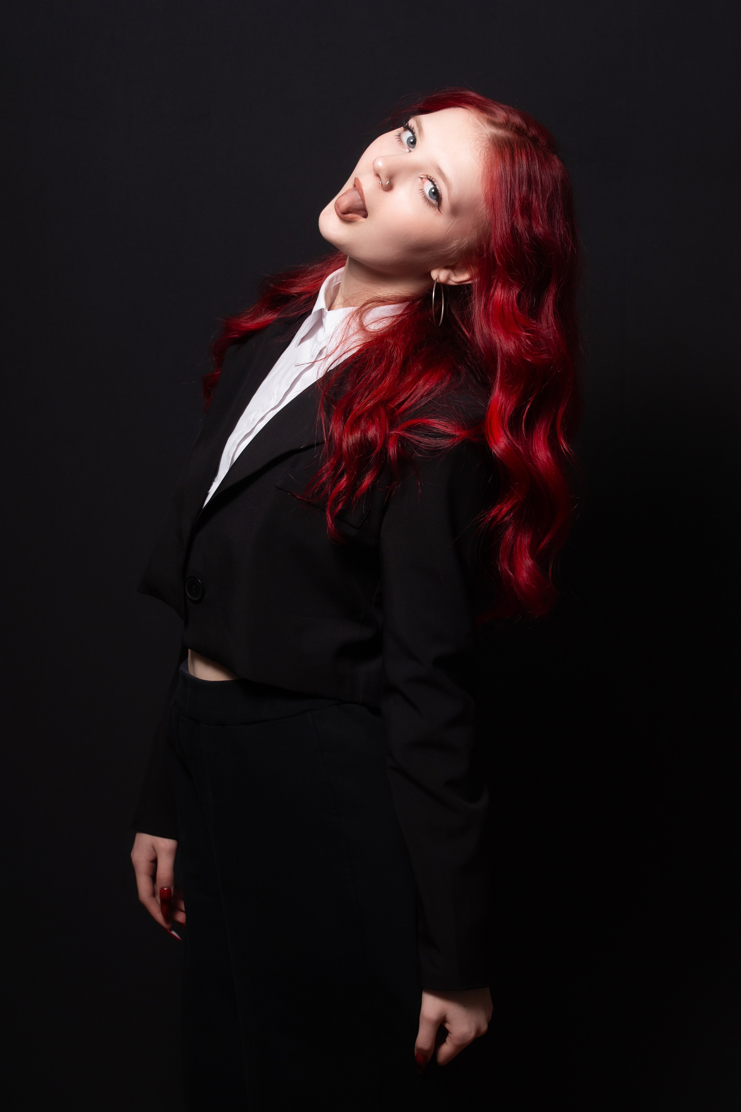 Портретная фотосессия для учеников 9 класса на чёрном фоне | Школьный фотограф Николай Богатырёв | Твой альбом / Твои правила. ТВОЙ АЛЬБОМ / ТВОИ ПРАВИЛА