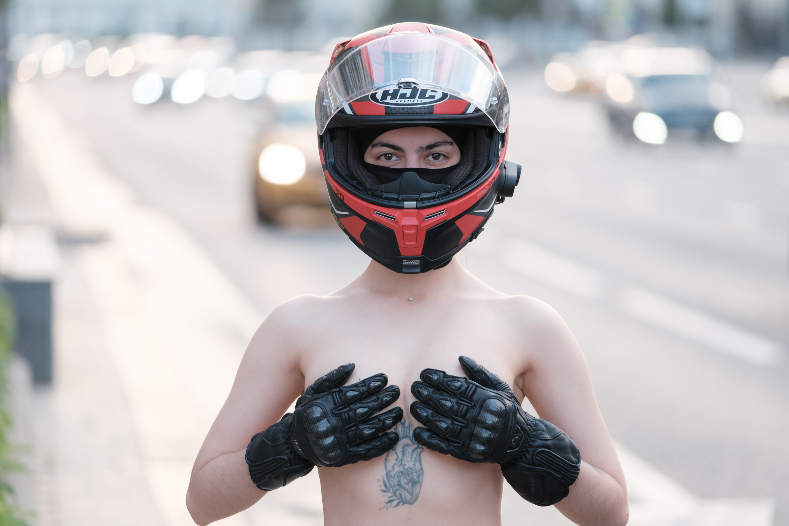 Мотоциклистки Москвы, девушки на мото, портрет в шлеме, глаза, мотодевушки