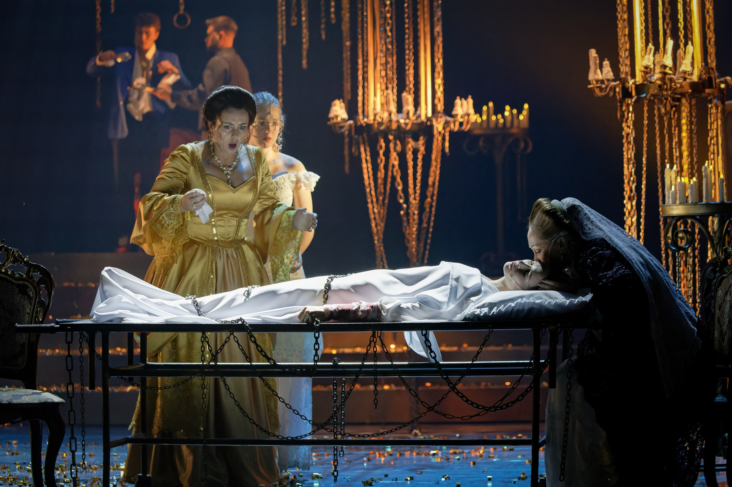 Опасные связи_Чехов-центр. Фотограф. г. Южно-Сахалинск. Олег Толстов