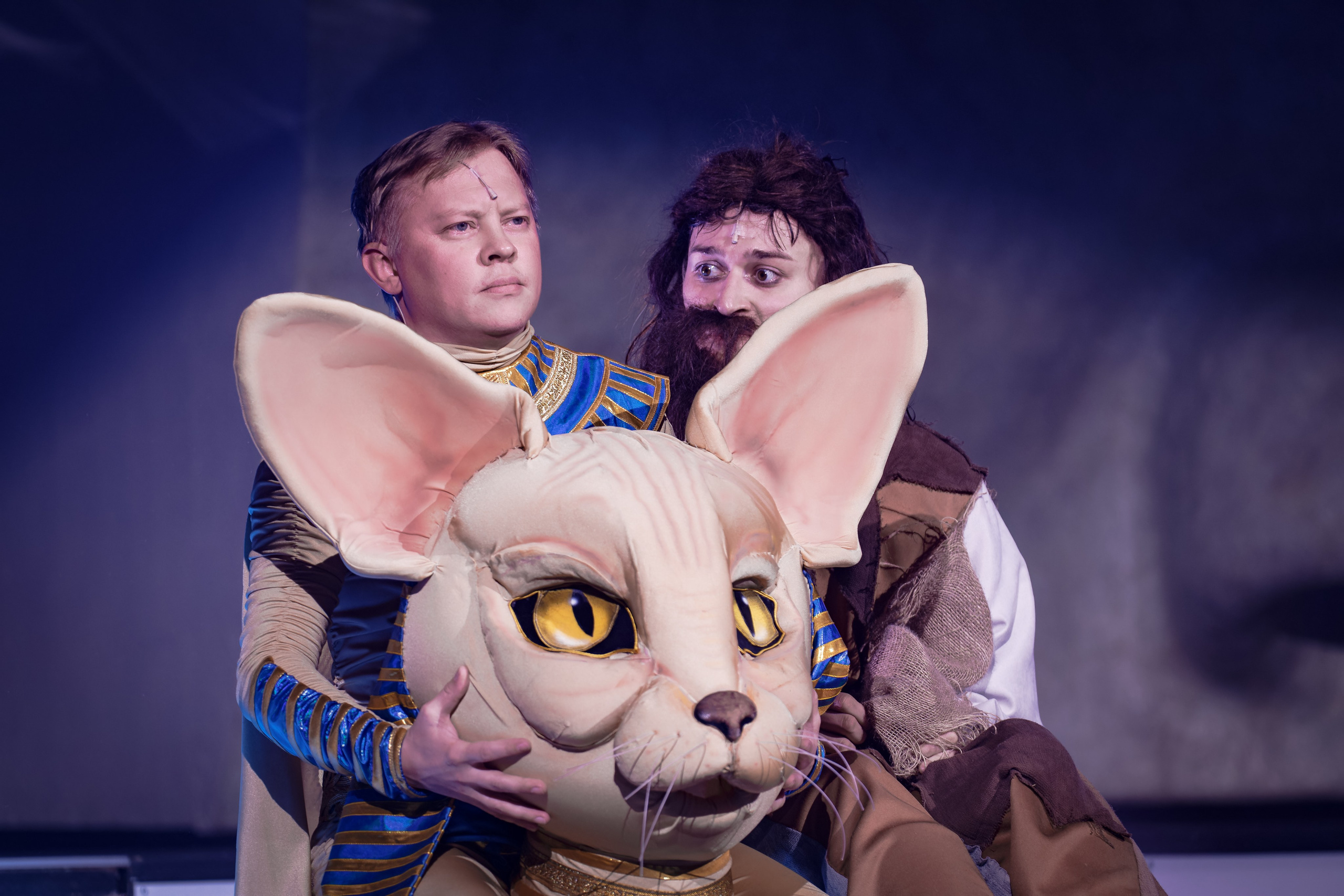 Любовь к трем апельсинам_Чехов Центр. Фотограф. г. Южно-Сахалинск. Олег Толстов