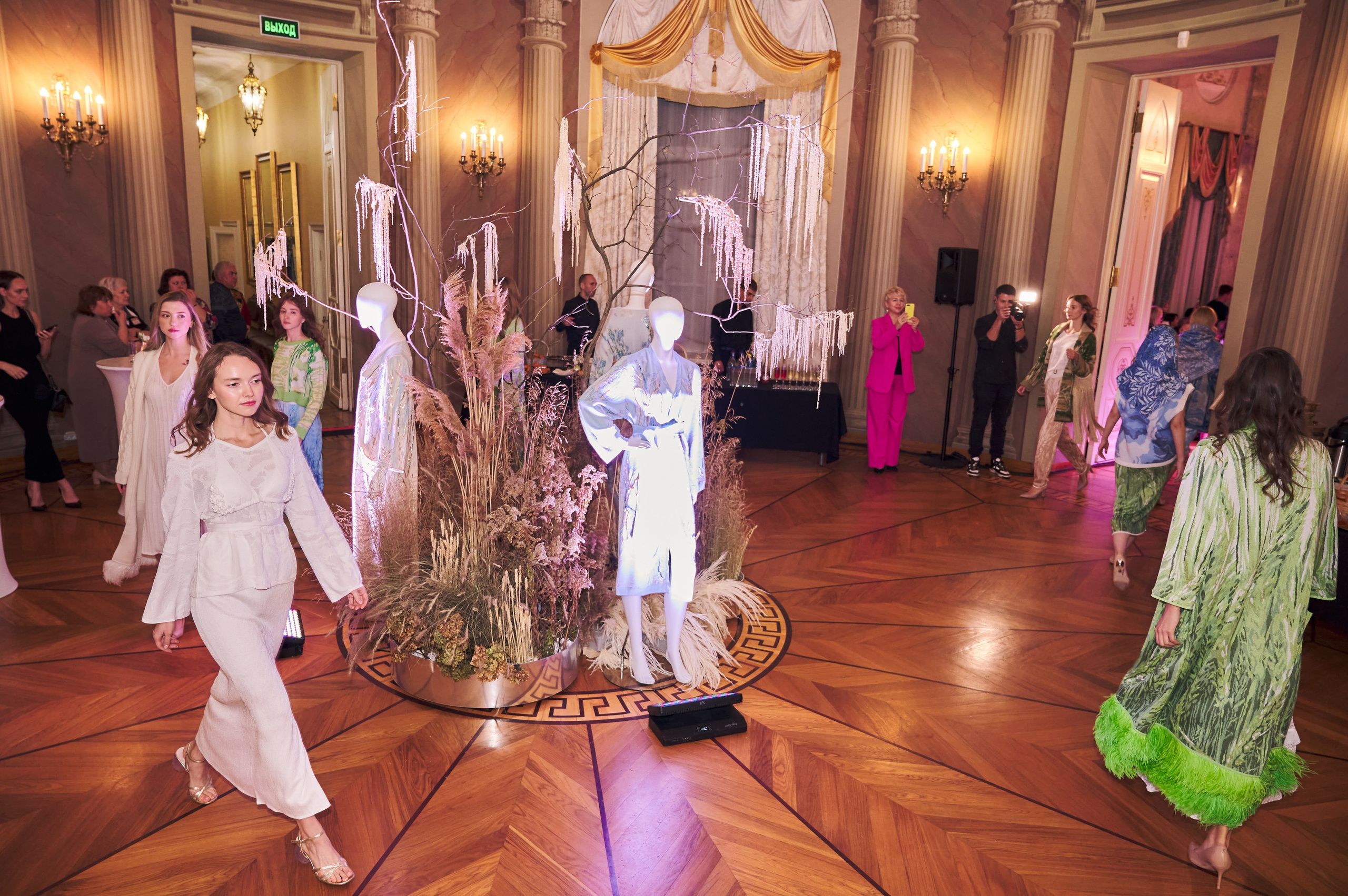 21.09.22 Люблино — Показ коллекции платьев. Никита Хохловский фото и видео продакшн