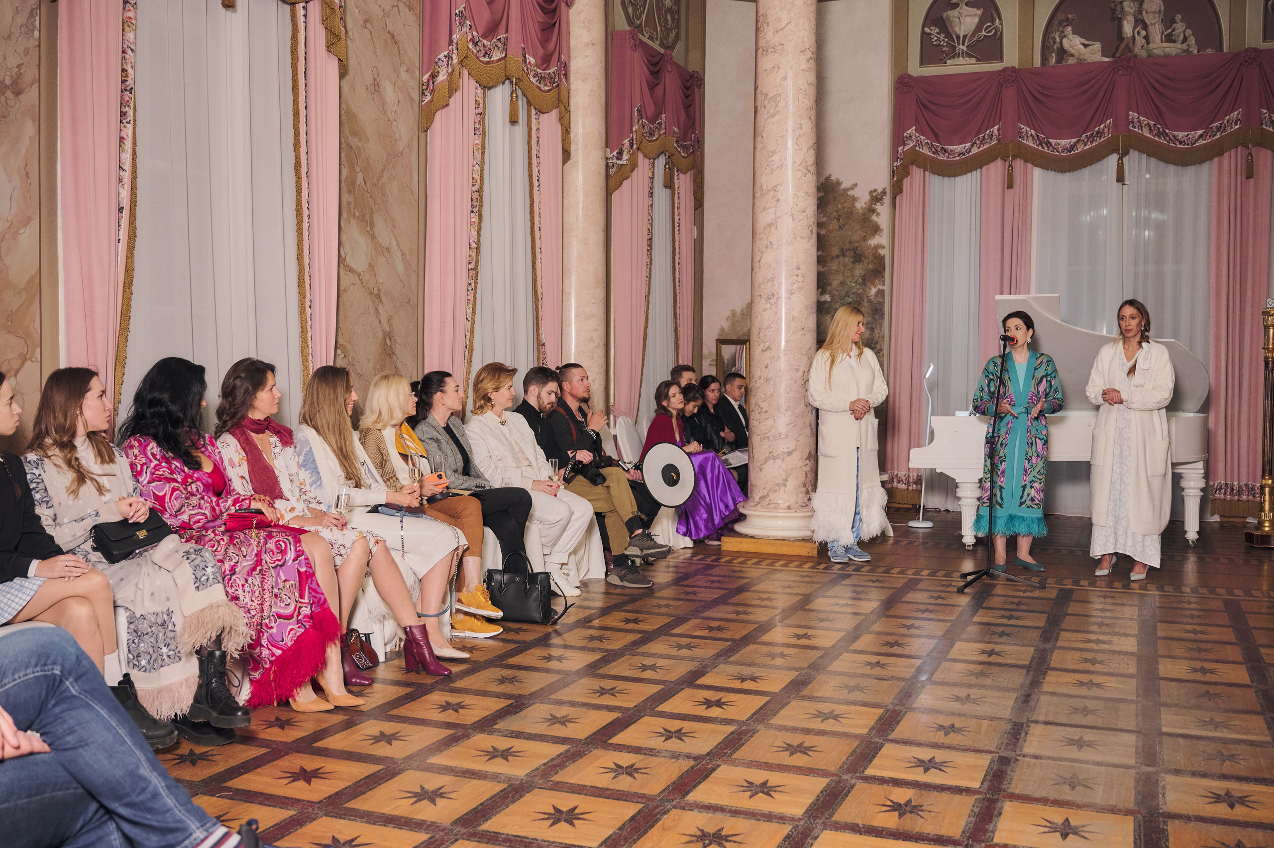 Открытие выставки 13.09.22. Никита Хохловский фото и видео продакшн