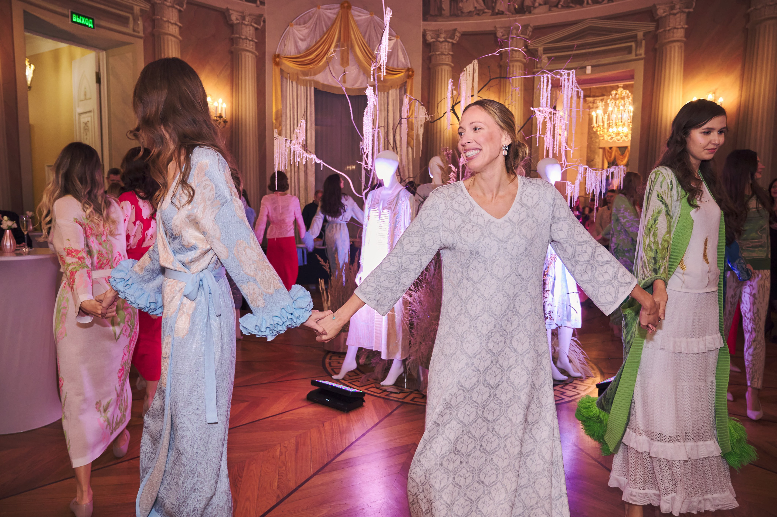 21.09.22 Люблино — Показ коллекции платьев. Никита Хохловский фото и видео продакшн