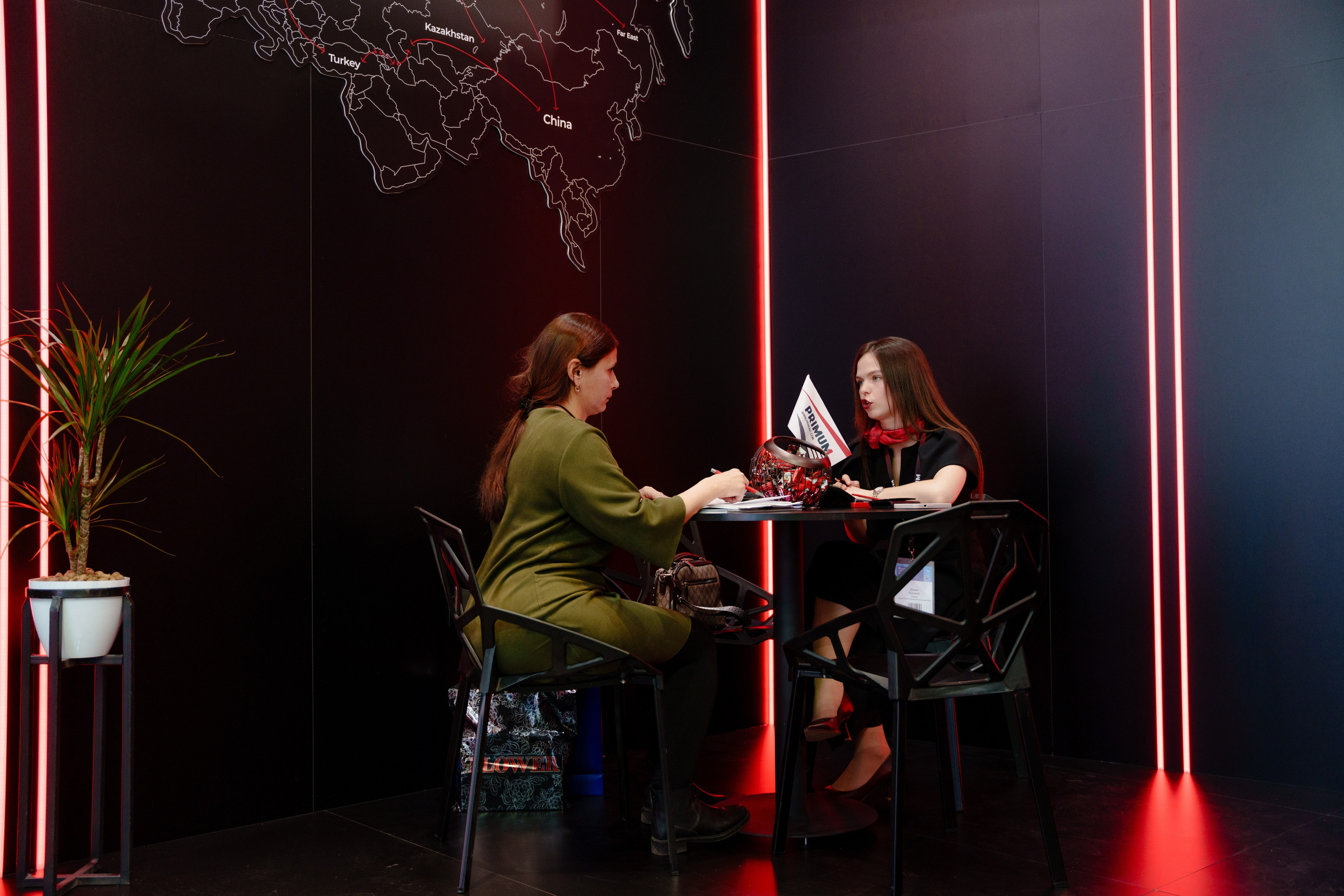 Репортажный фотограф на экспо Крокус. Репортажный фотограф Москва Сергей Дружинин