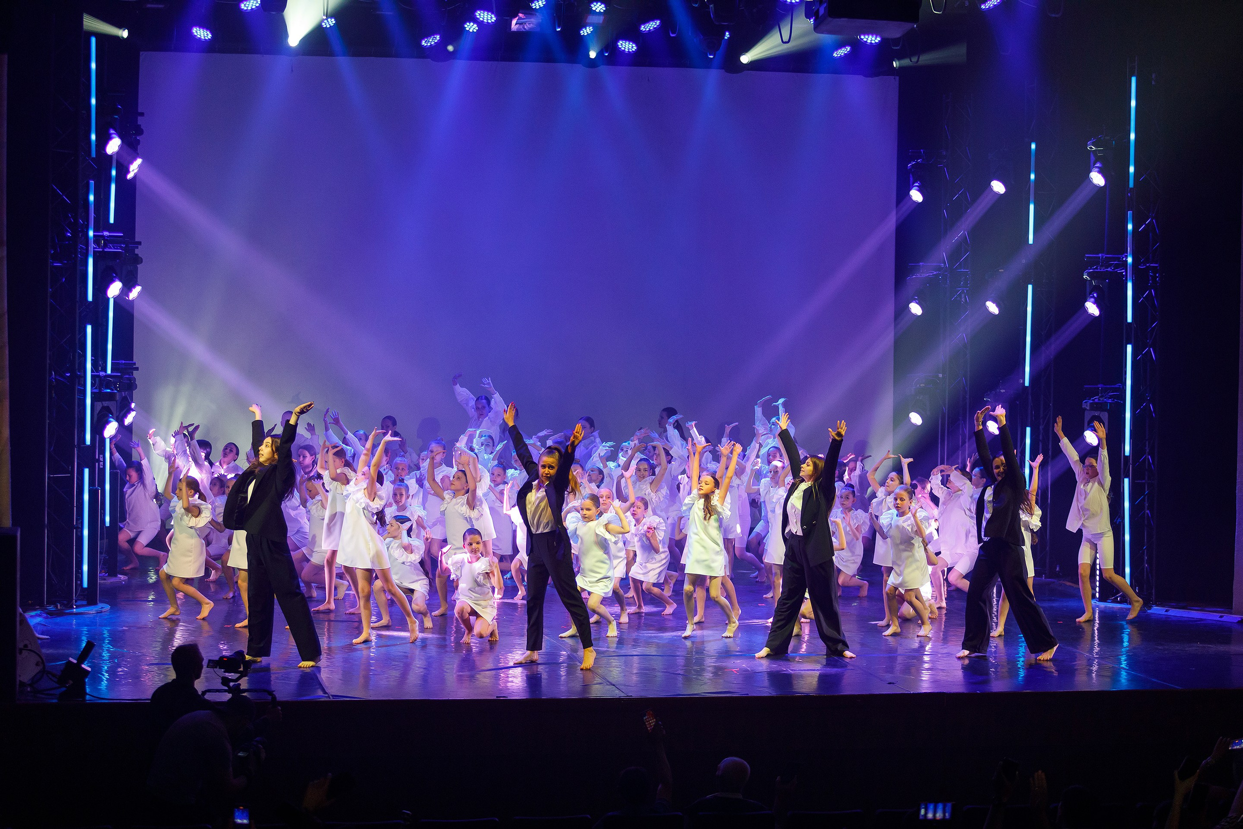 Репортажная фотосъемка отчетного концерта. Профессиональный фотограф в Новосибирске